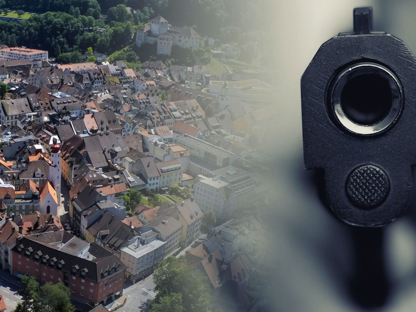 Als die Polizeibeamten eintrafen, bedrohte der junge Mann diese mit seiner Waffe. Als die Polizeibeamten eintrafen, bedrohte der junge Mann diese mit seiner Waffe.