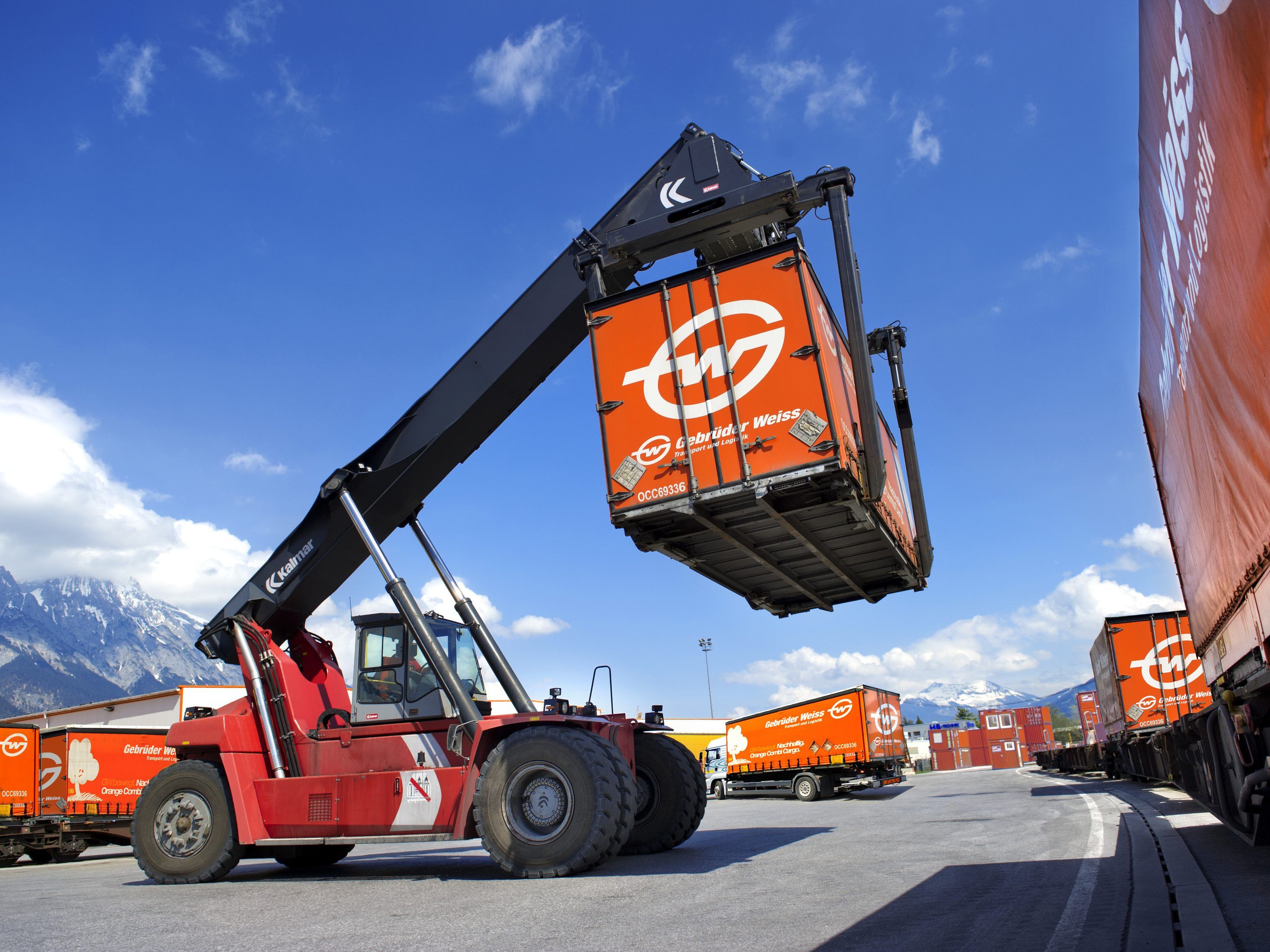 Der Orange Combi Cargo ersetzt täglich rund 60 Lkw-Fahrten zwischen Wien und Westösterreich.