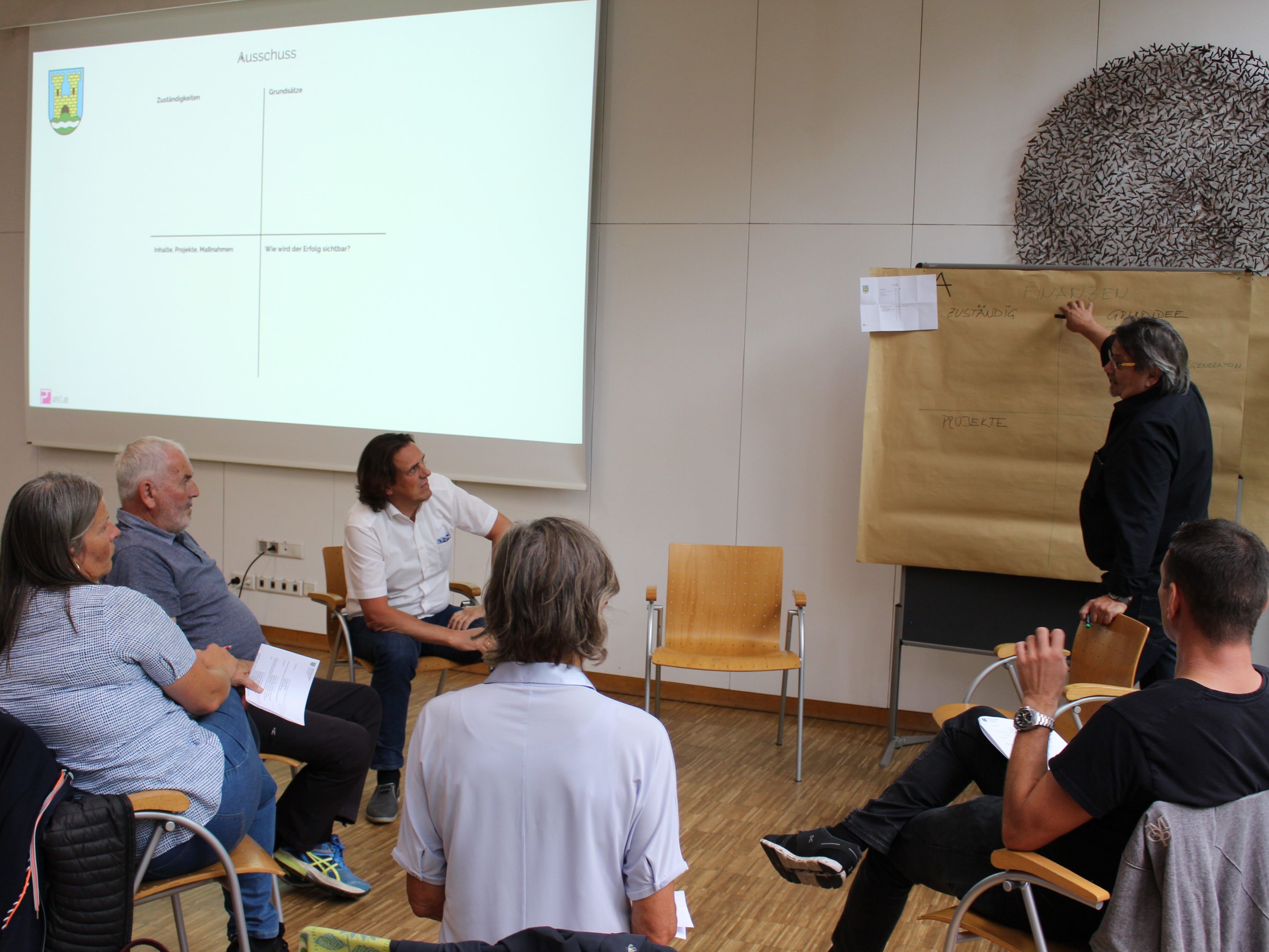 Eine der drei Arbeitsgruppen beim Strategietag der neuen Gemeindevertretung.