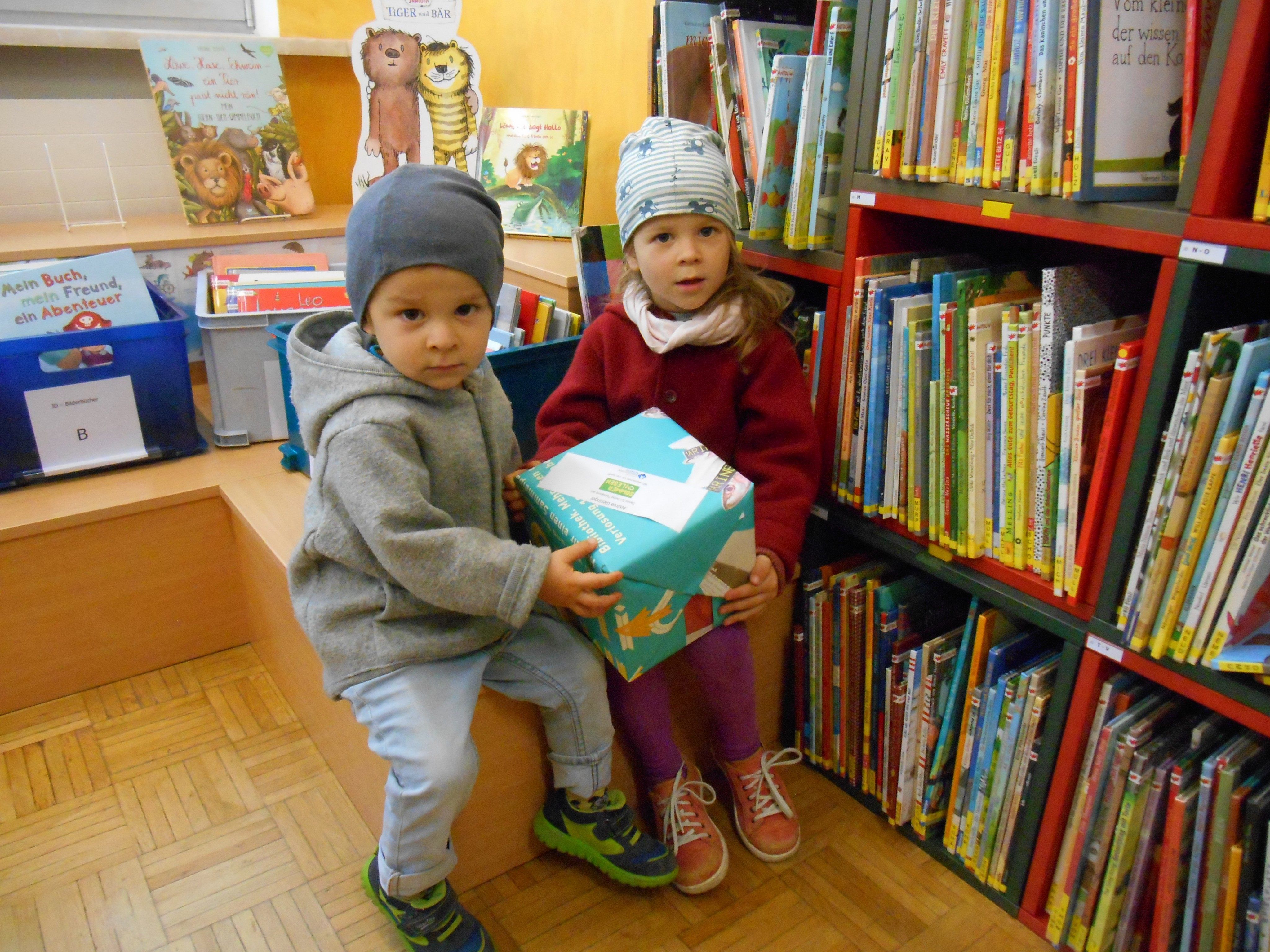 Die kleine Hauptgewinnerin Andrea wurde von ihrem Brüderchen begleitet.