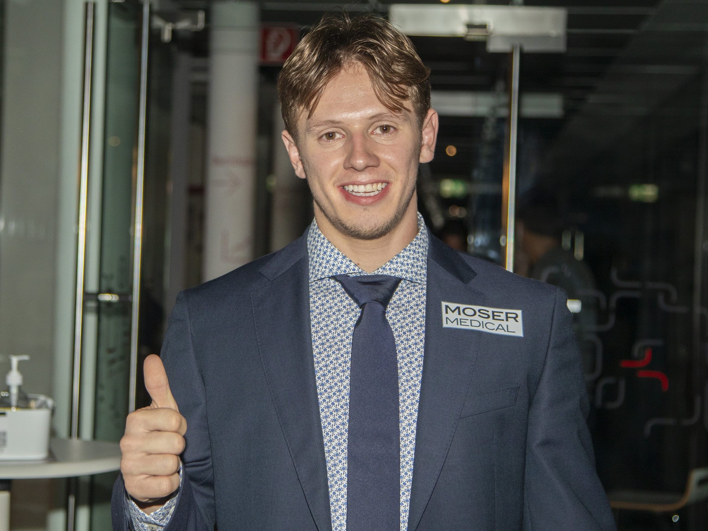 Er sei sehr stolz, dass er als 9. Spieler auf der Welt beim NHL-Draft gepickt wurde. Er sei sehr stolz, dass er als 9. Spieler auf der Welt beim NHL-Draft gepickt wurde.