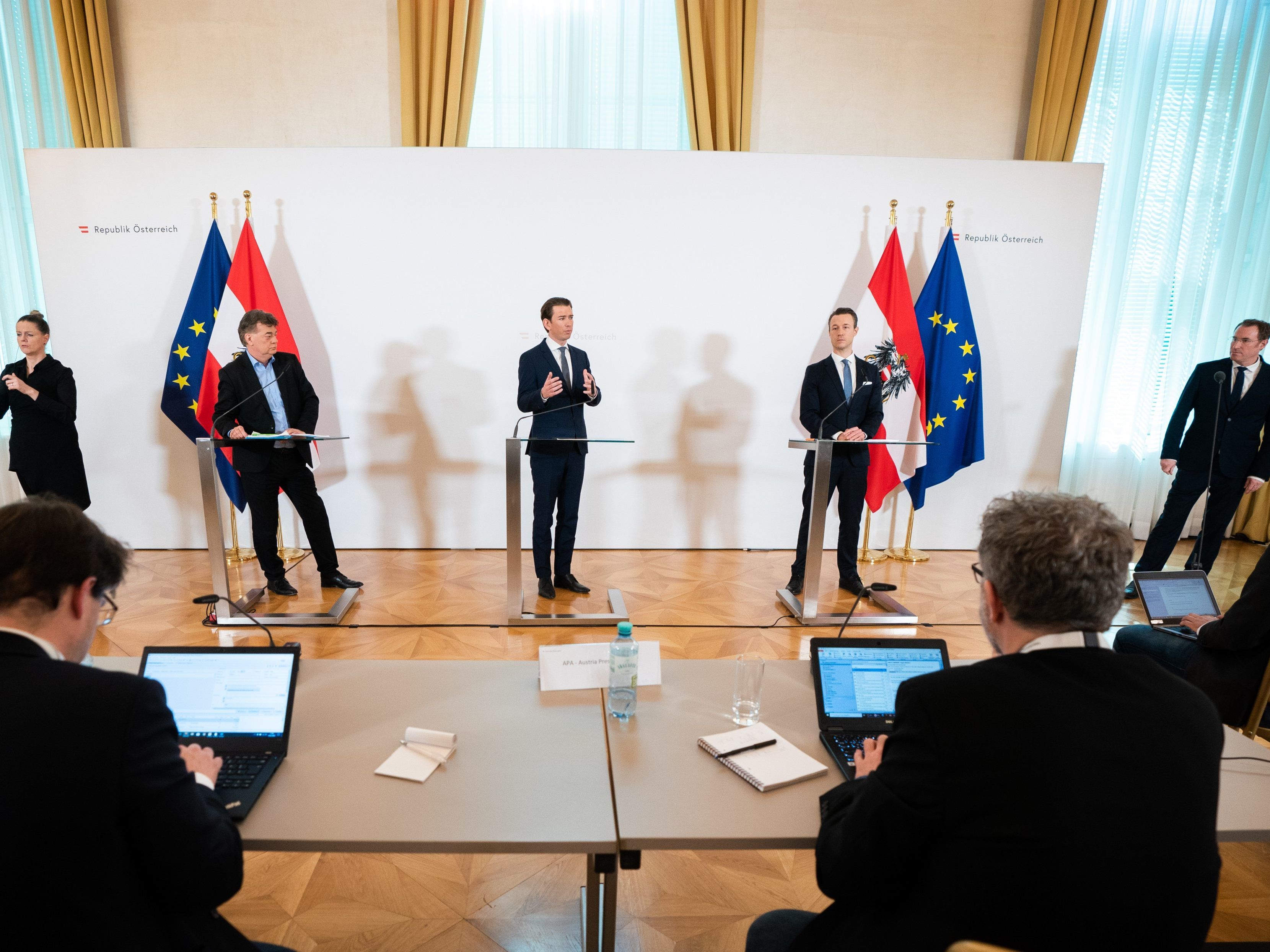 Trotz Coronainfektion bei einem Kurz-Mitarbeiter findet der Ministerrat statt Trotz Coronainfektion bei einem Kurz-Mitarbeiter findet der Ministerrat statt