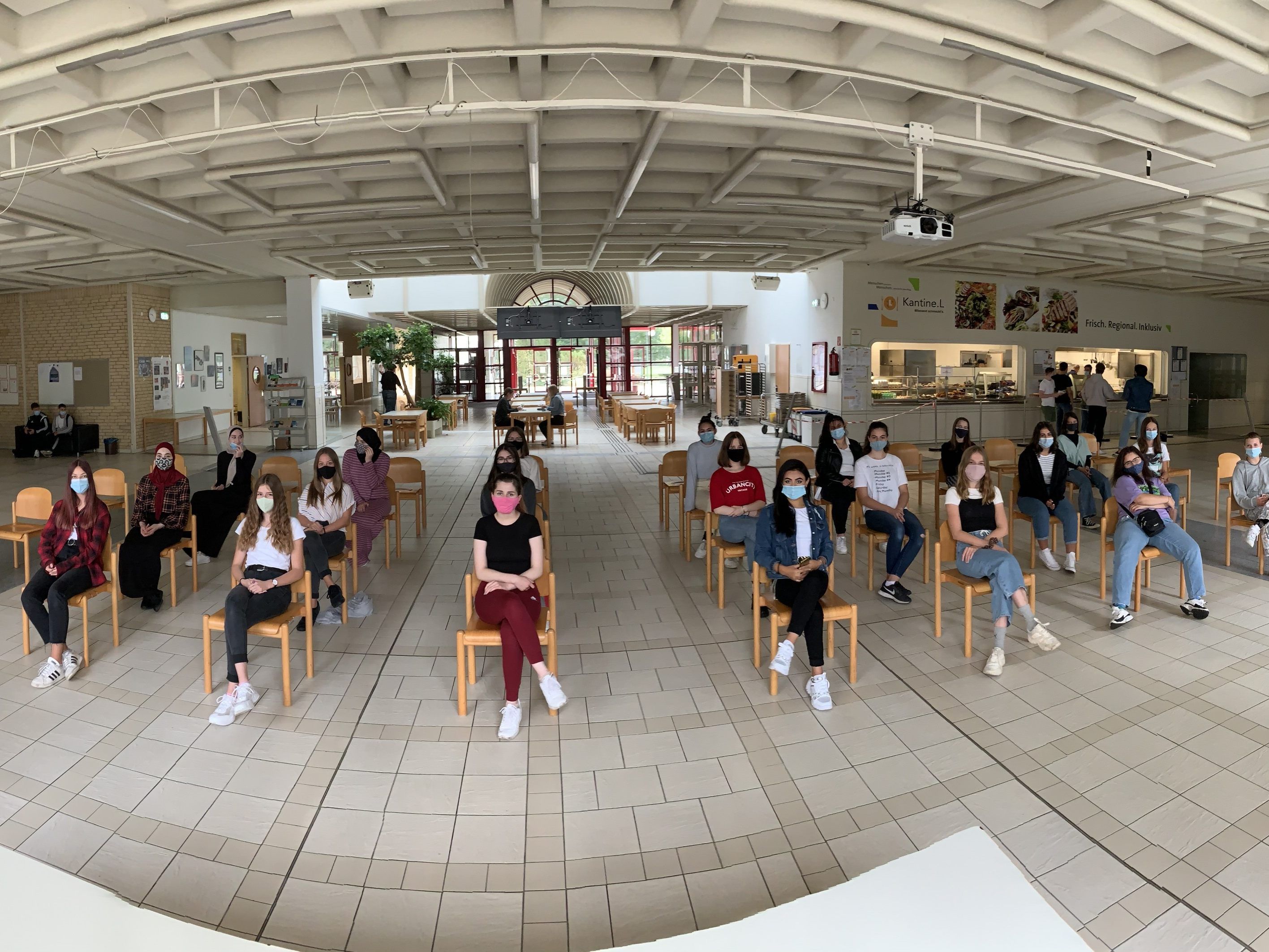 Die Schüler der HTL Dornbirn haben sich bereits an den neuen Schulalltag gewöhnt. Die Schüler der HTL Dornbirn haben sich bereits an den neuen Schulalltag gewöhnt.
