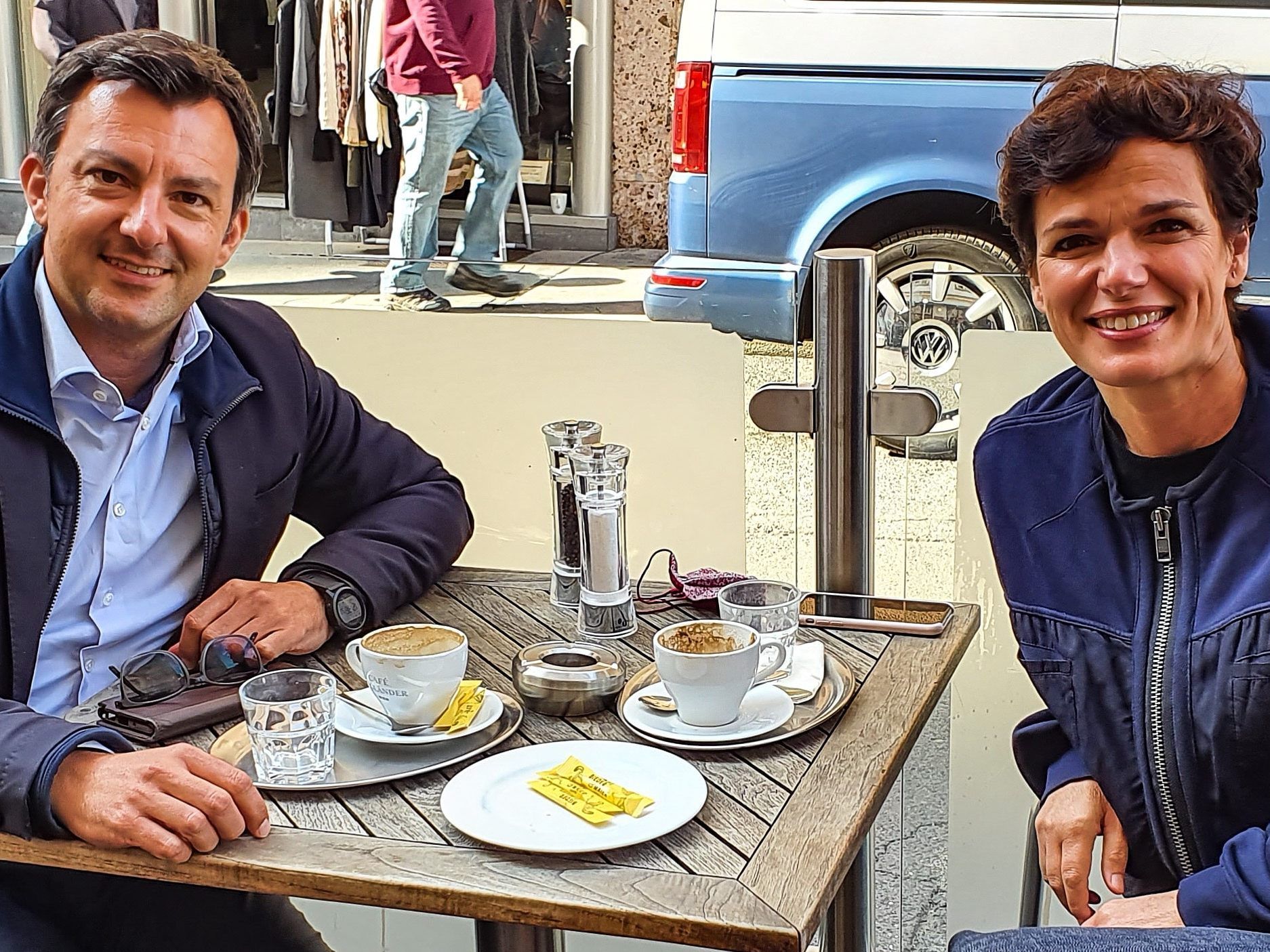Martin Staudinger am Sonntag, den 11. Oktober, in Wien mit Pamela Rendi-Wagner. Martin Staudinger am Sonntag, den 11. Oktober, in Wien mit Pamela Rendi-Wagner.