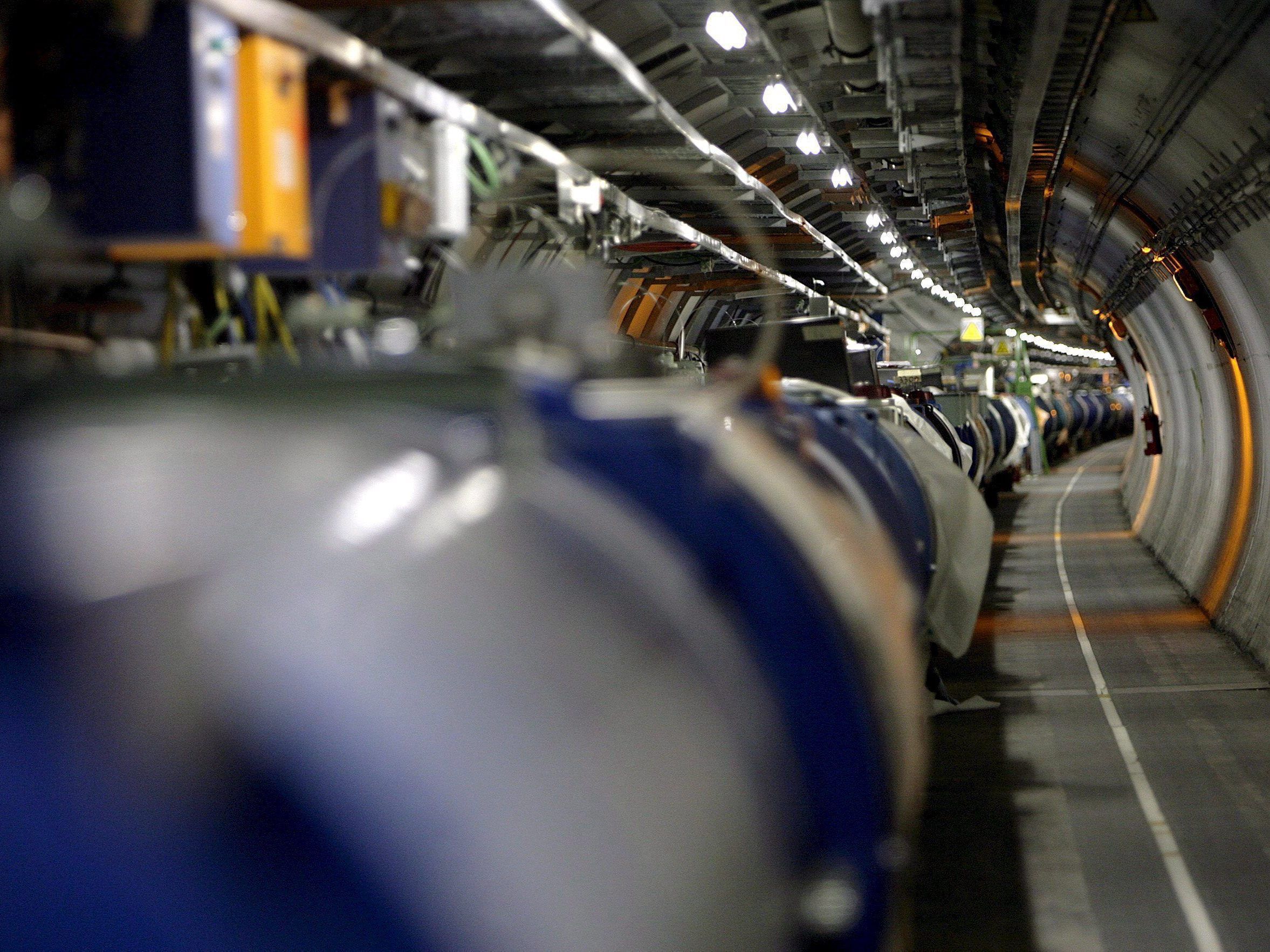 Highlight des Abends wird ein Vortrag über das Forschungsprojekt CERN. Highlight des Abends wird ein Vortrag über das Forschungsprojekt CERN.