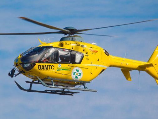 Mit dem Rettungshubschrauber C 8 in das LKH-Feldkirch geflogen