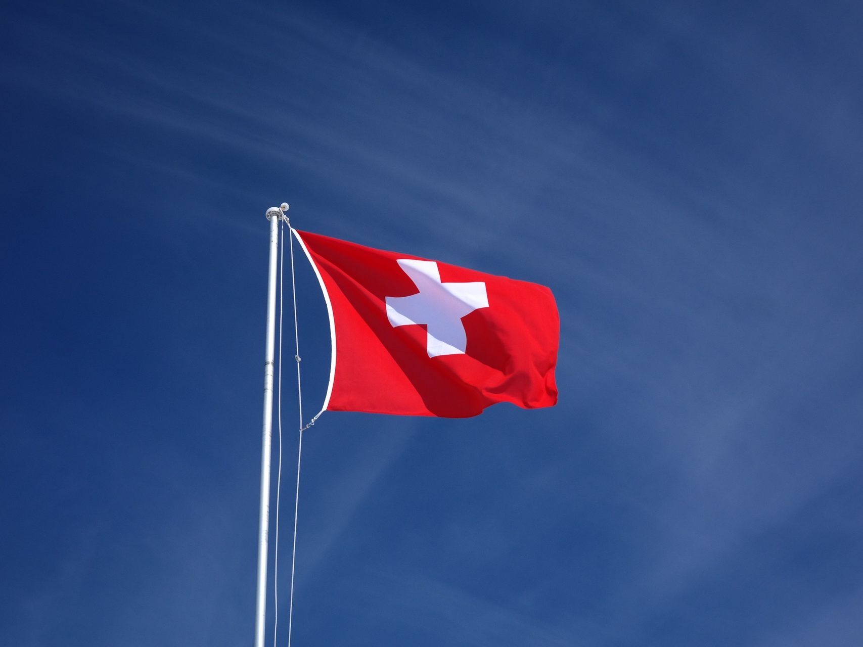 Nach dem rasanten Anstieg der Corona-Zahlen verhängt die Schweiz langfristige Maßnahmen.