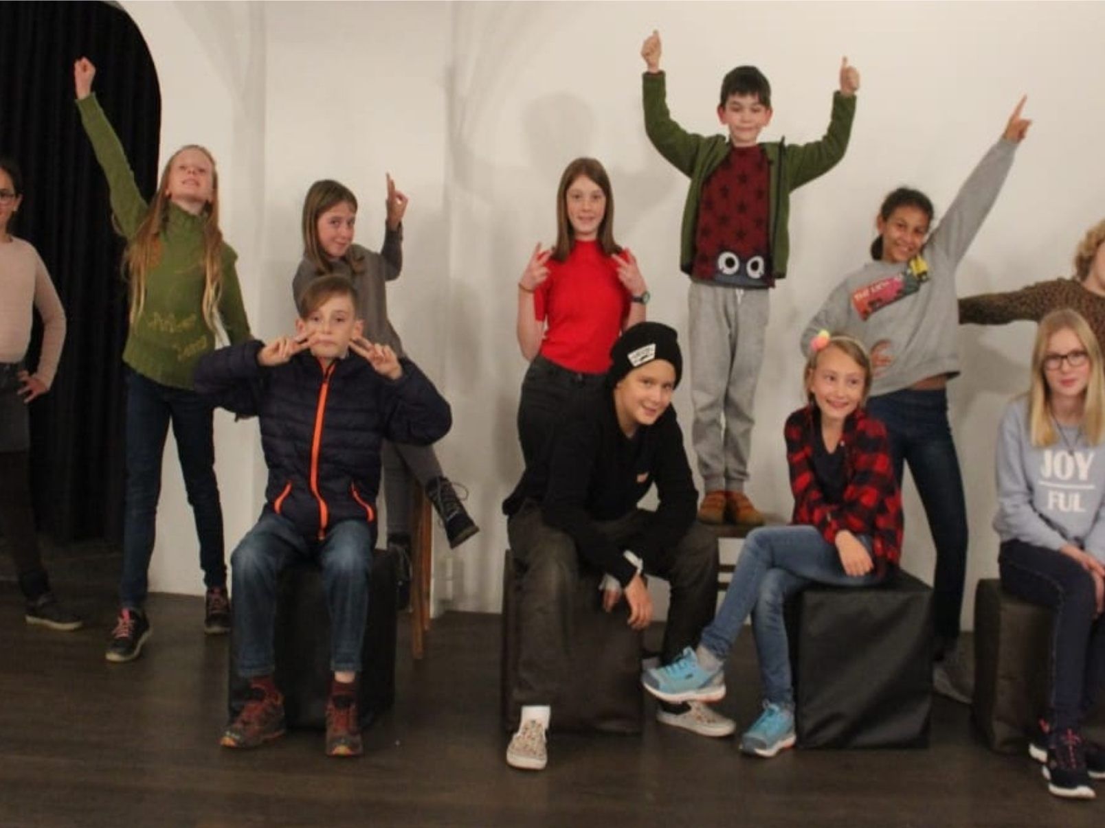 Die TheaterKinder freuen sich auf die Premiere kurz vor Weihnachten Die TheaterKinder freuen sich auf die Premiere kurz vor Weihnachten