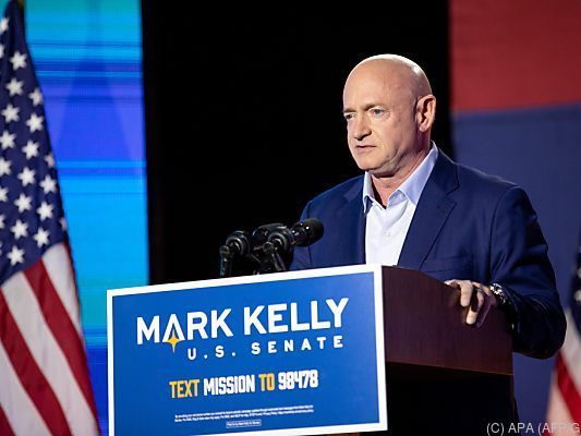 In Arizona setzte Ex-Astronaut Kelly für die Demokraten durch In Arizona setzte Ex-Astronaut Kelly für die Demokraten durch