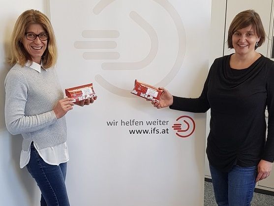 v.l.n.r. Landessekretärin der Volkshilfe Vorarlberg Manuela Bennat, Frau MMag. Simone Strehle-Hechenberger, Leiterin der IFS-Schuldenberatung