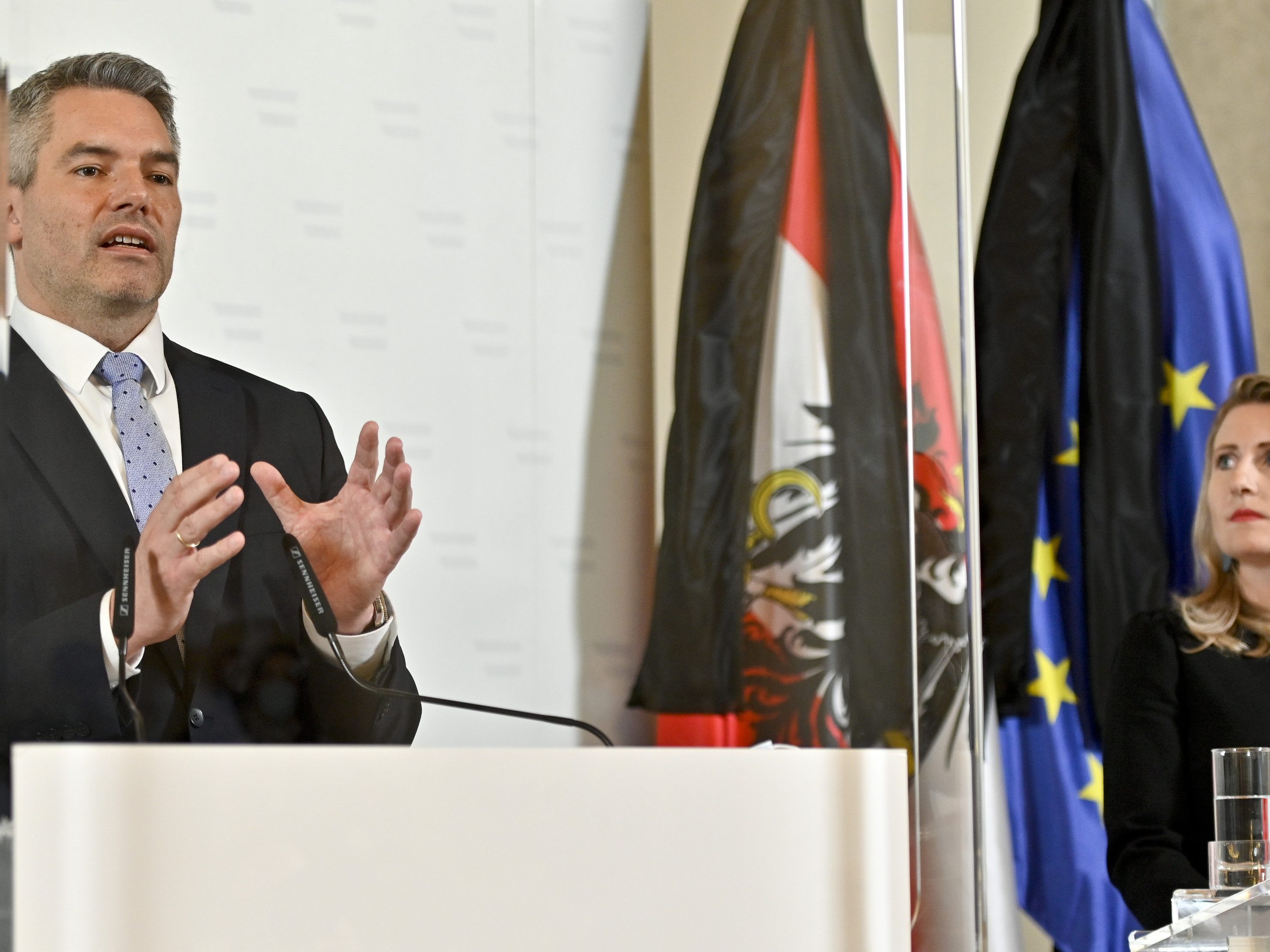 Wir berichten live ab 8.45 Uhr. Wir berichten live ab 8.45 Uhr.