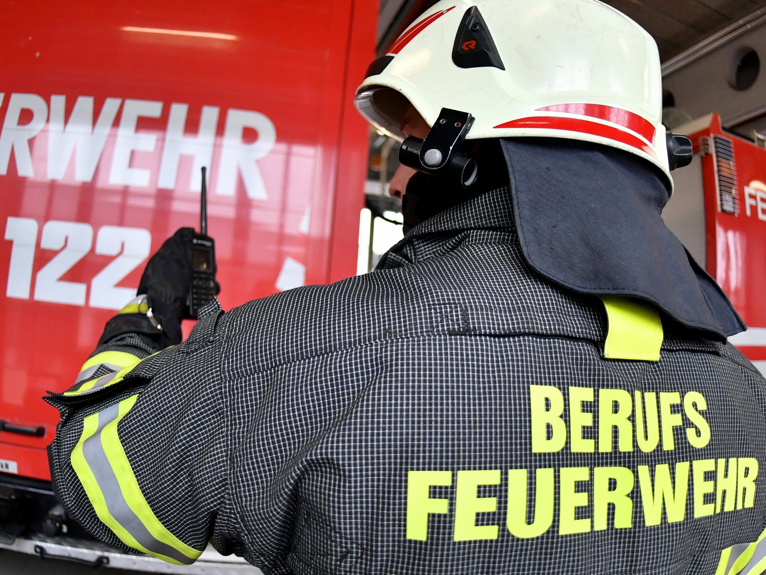 Die Feuerwehr wurde auf die A1 gerufen, wo ein Lkw brannte Die Feuerwehr wurde auf die A1 gerufen, wo ein Lkw brannte