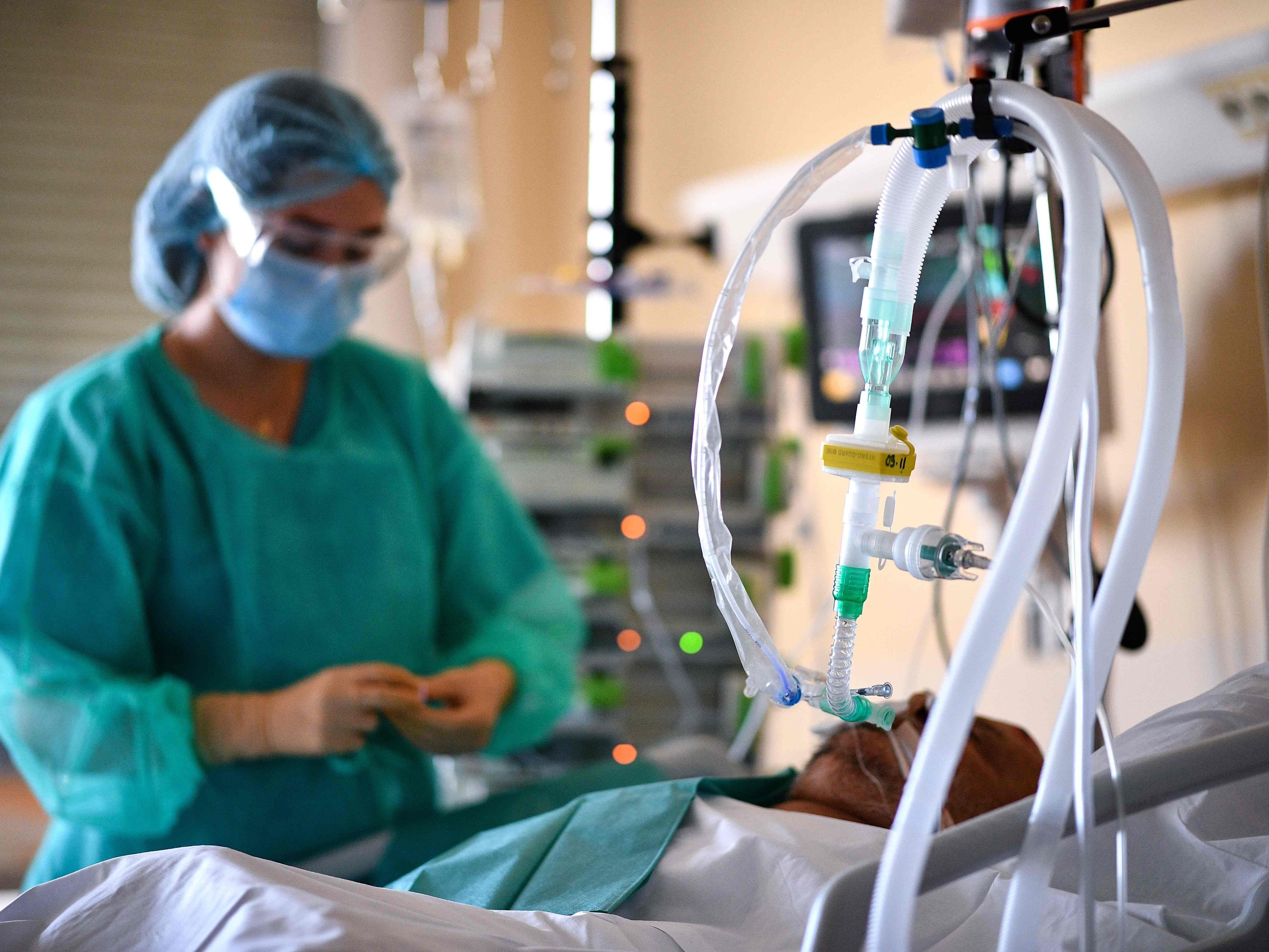 Wieder stieg die Anzahl der Intensivpatienten an. Wieder stieg die Anzahl der Intensivpatienten an.