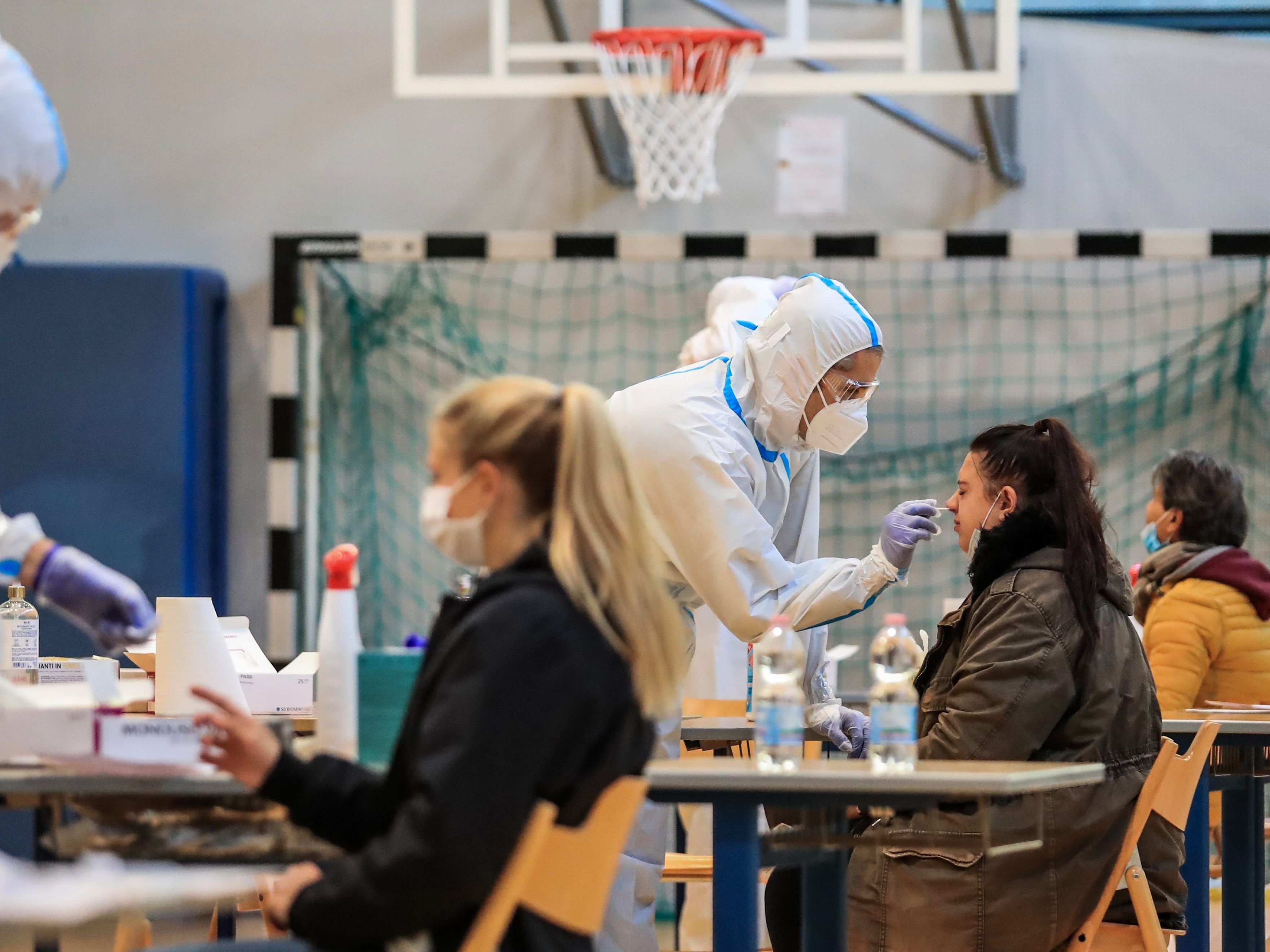 Danach folgen 40.000 Polizisten - Sieben Millionen Tests bestellt