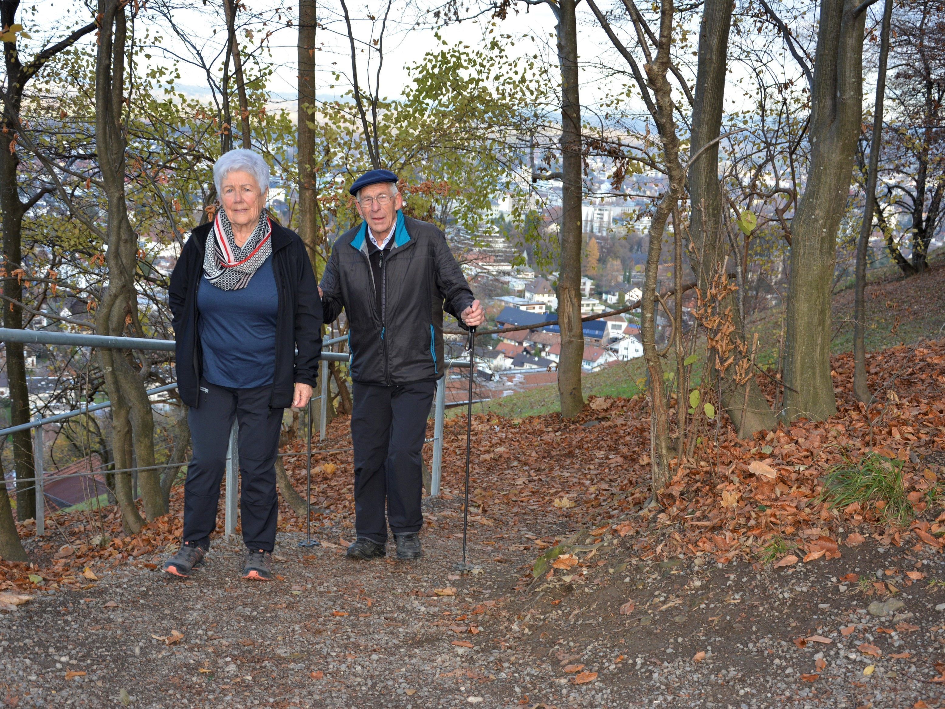 Das Ehepaar Irmgard und Helmut Waibel hält sich mit einem regelmäßigen Spaziergang am Zanzenberg fit. Das Ehepaar Irmgard und Helmut Waibel hält sich mit einem regelmäßigen Spaziergang am Zanzenberg fit.
