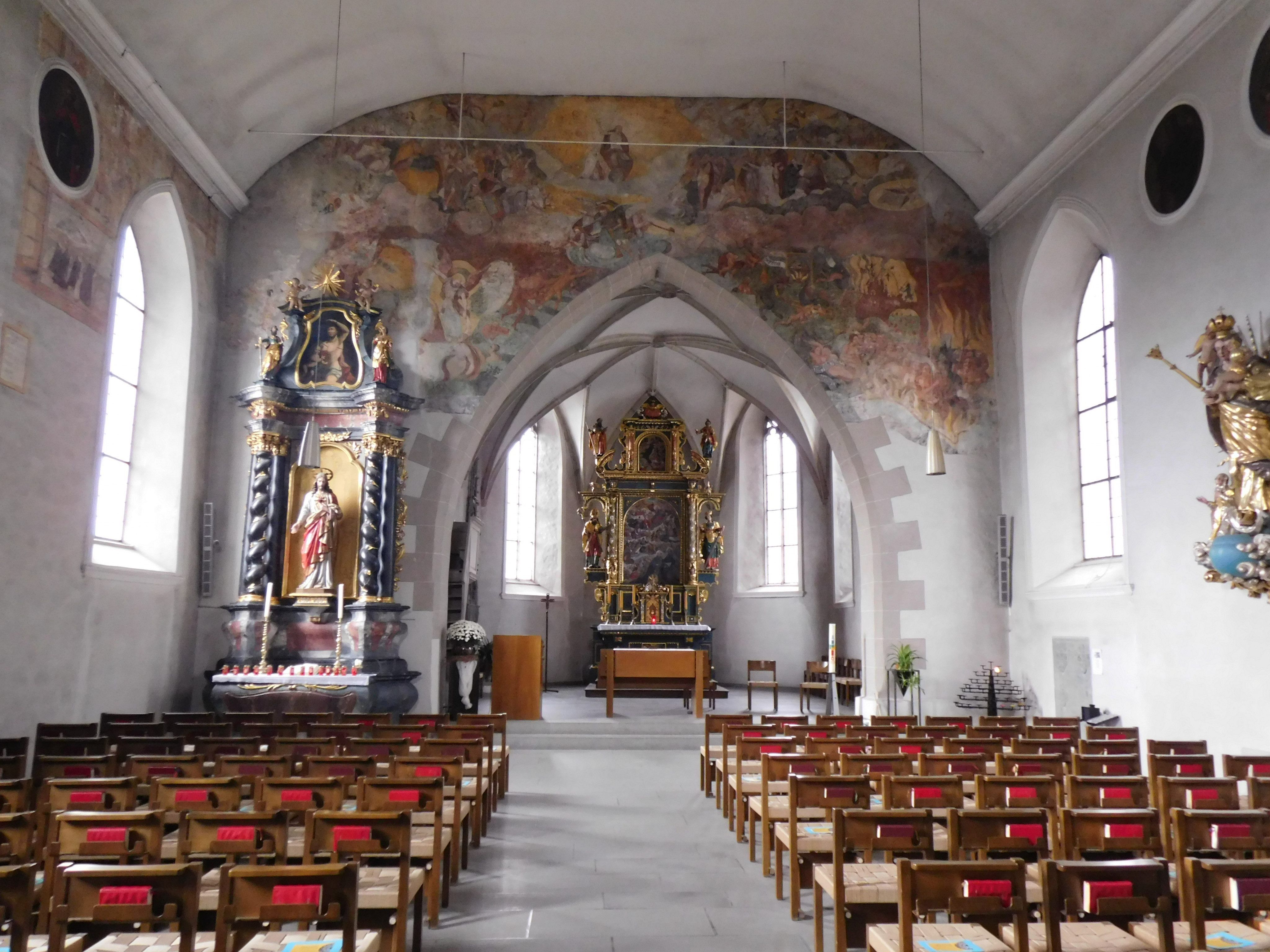 Die wertvollen Fresken in der Kirche suchen noch Gota und Göte Die wertvollen Fresken in der Kirche suchen noch Gota und Göte