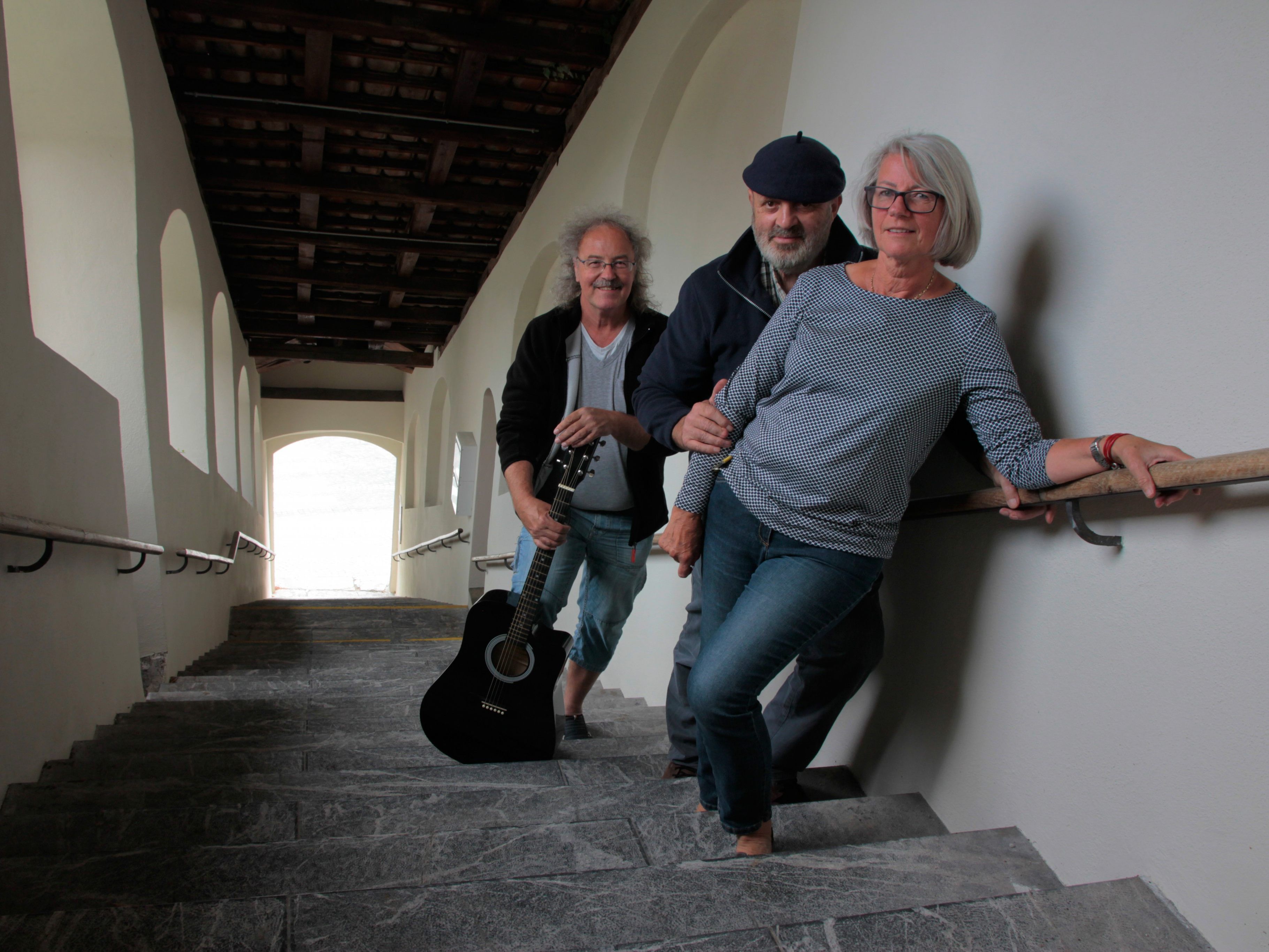 Bernadette Ganahl (Foto), Manfred Strolz (Text) und Franz Heindl (Musik). Bernadette Ganahl (Foto), Manfred Strolz (Text) und Franz Heindl (Musik).