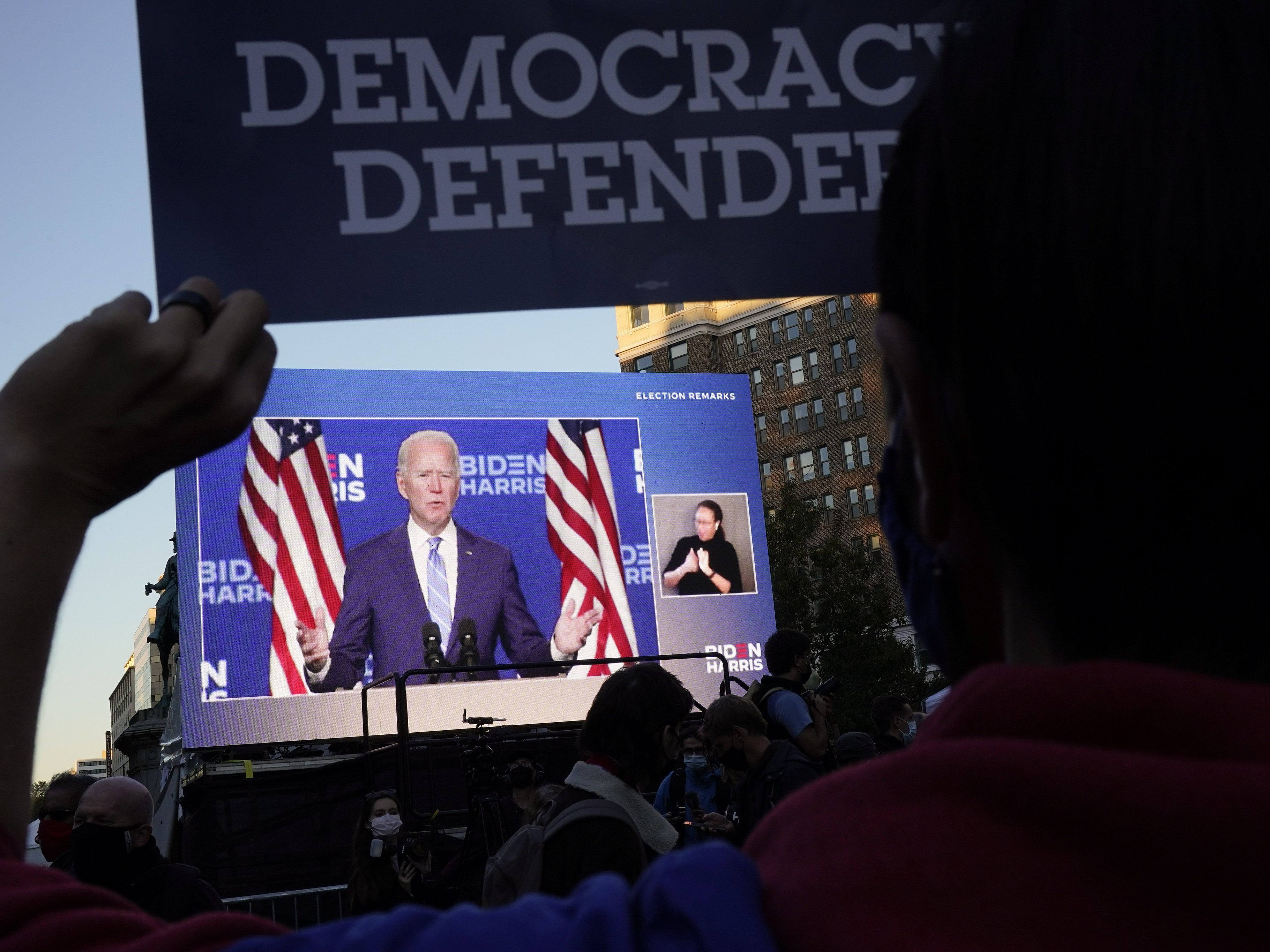 Joe Biden sprach zum ersten Mal als designierter Präsident zu den USA. Joe Biden sprach zum ersten Mal als designierter Präsident zu den USA.