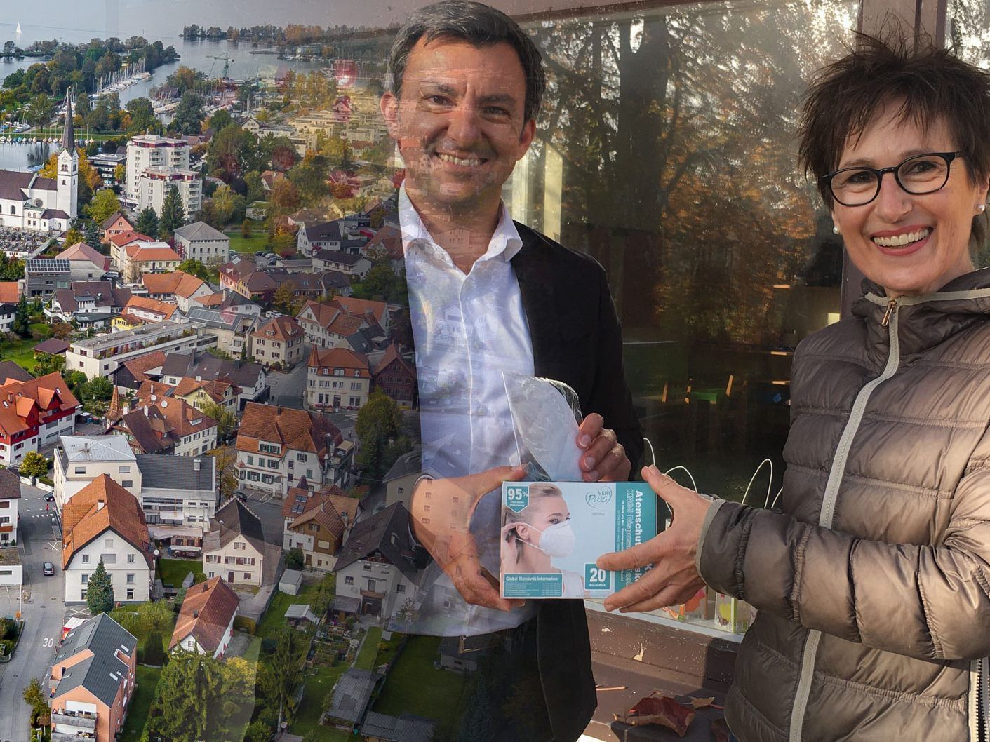 In Hard kam es wegen notwendiger Quarantäne-Maßnahmen zur vorübergehenden Schließung einer Kindergartengruppe. Bürgermeister Staudinger hat mit FFP2-Masken reagiert. In Hard kam es wegen notwendiger Quarantäne-Maßnahmen zur vorübergehenden Schließung einer Kindergartengruppe. Bürgermeister Staudinger hat mit FFP2-Masken reagiert.