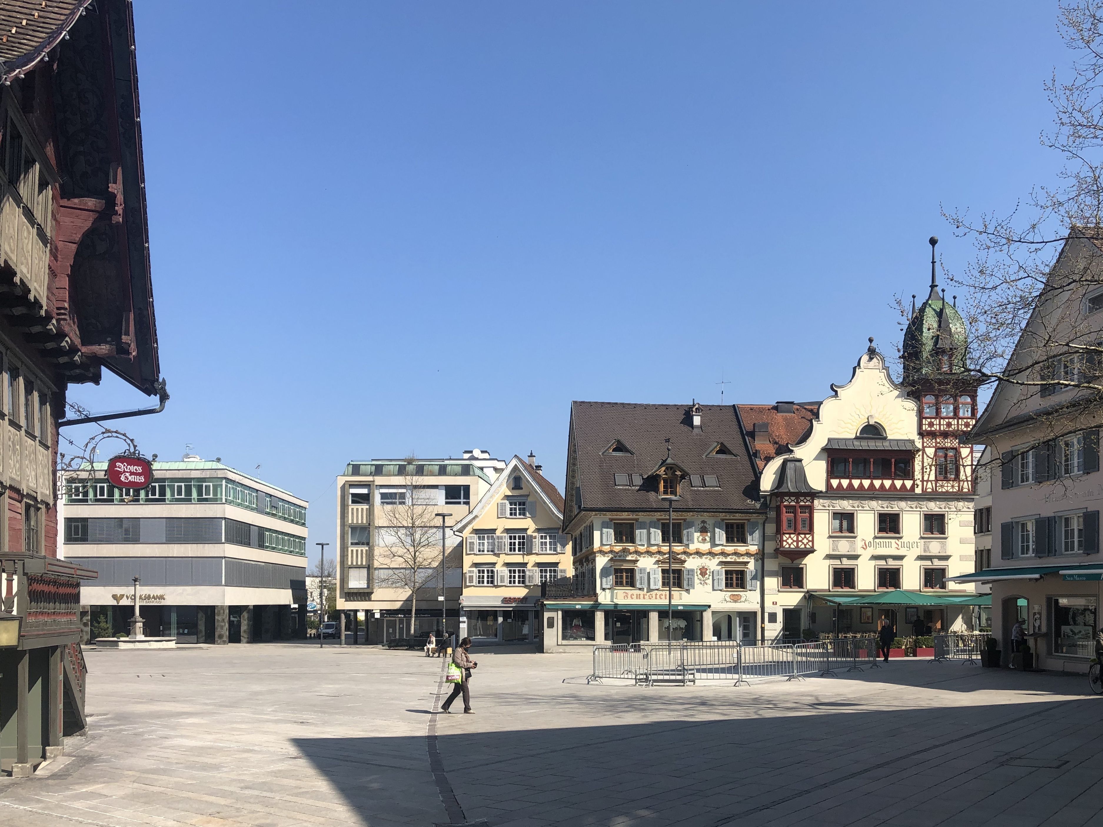 So leer wie am Karsamstag sollte der Marktplatz diesmal während des Lockdowns nicht sein, da immerhin die Geschäfte offen bleiben und der Markt stattfindet. So leer wie am Karsamstag sollte der Marktplatz diesmal während des Lockdowns nicht sein, da immerhin die Geschäfte offen bleiben und der Markt stattfindet.