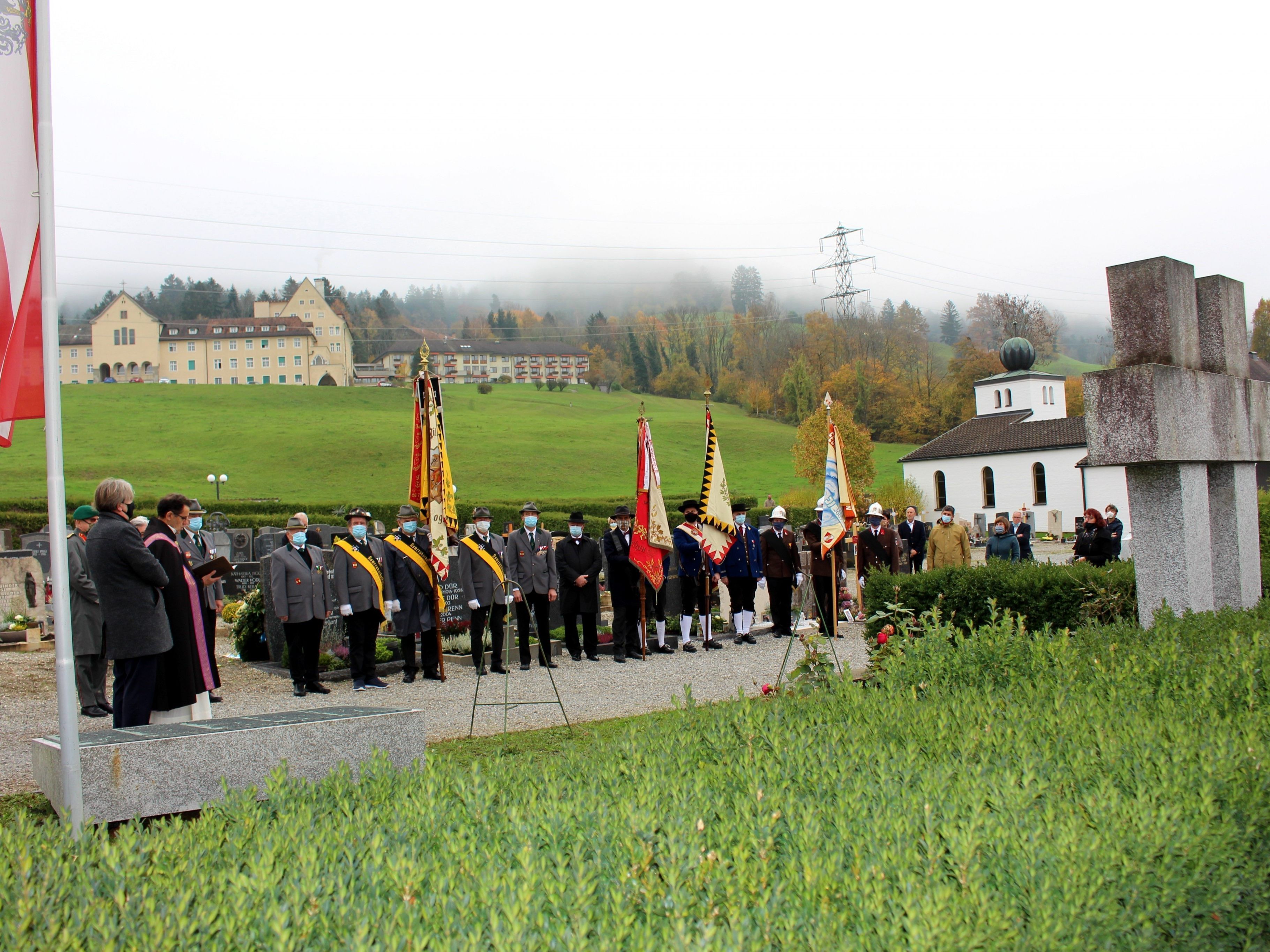 Traditionelle Gedenkfeier am Seelensonntag mit Gebet, Ansprachen, Kranzniederlegung und Totenehrung beim Kriegerdenkmal.