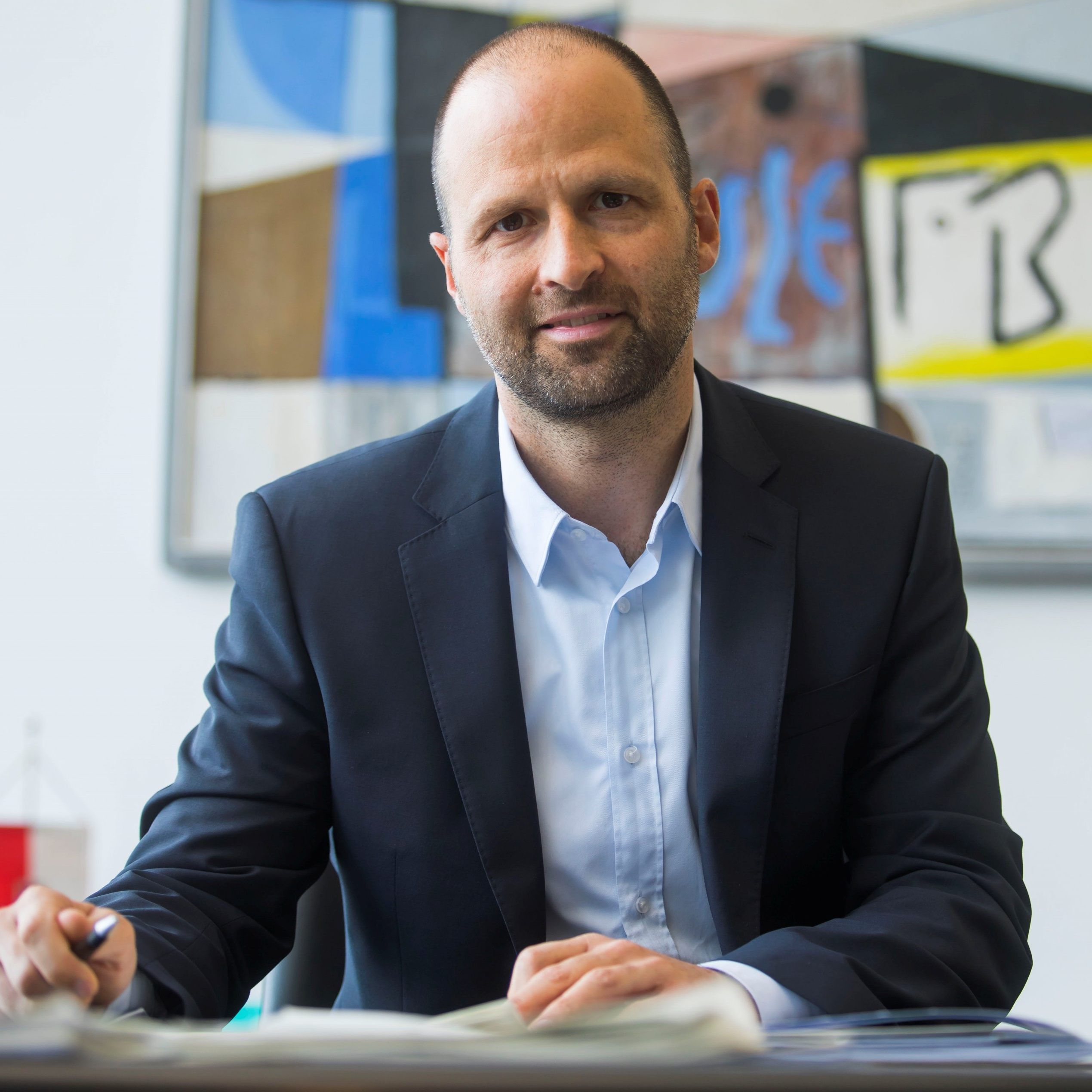 Marco Tittler in seinem Büro im Landhaus