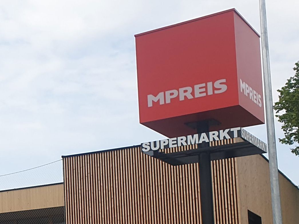 In Bludenz soll bald am insgesamt sechsten Standort in Vorarlberg das MPreis-Logo zu sehen sein. In Hohenems (Bild) öffnete im Sommer 2020 die fünfte Filiale. In Bludenz soll bald am insgesamt sechsten Standort in Vorarlberg das MPreis-Logo zu sehen sein. In Hohenems (Bild) öffnete im Sommer 2020 die fünfte Filiale.