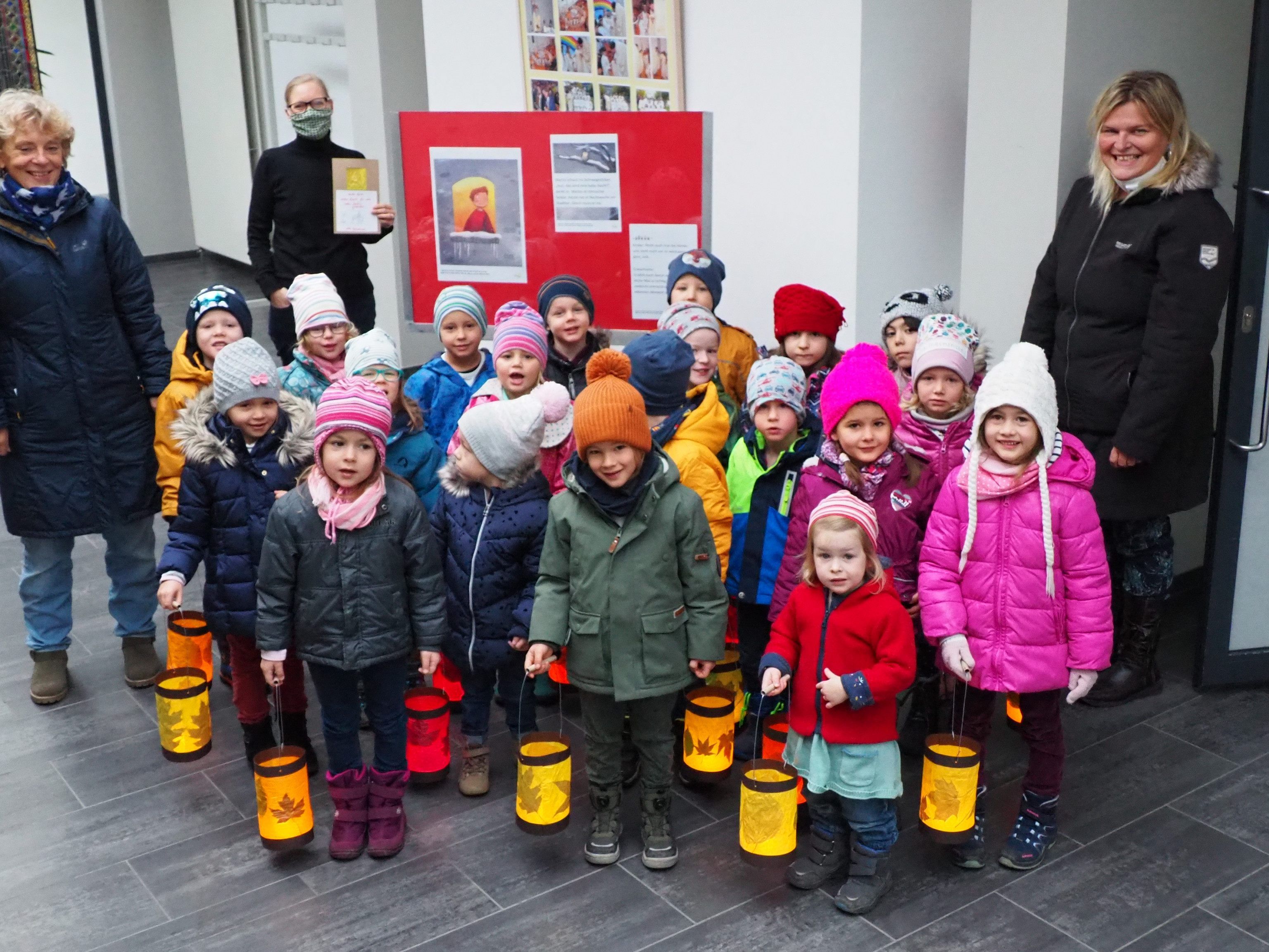 Der Kindergarten Dorf zu Besuch in der Kirche Der Kindergarten Dorf zu Besuch in der Kirche