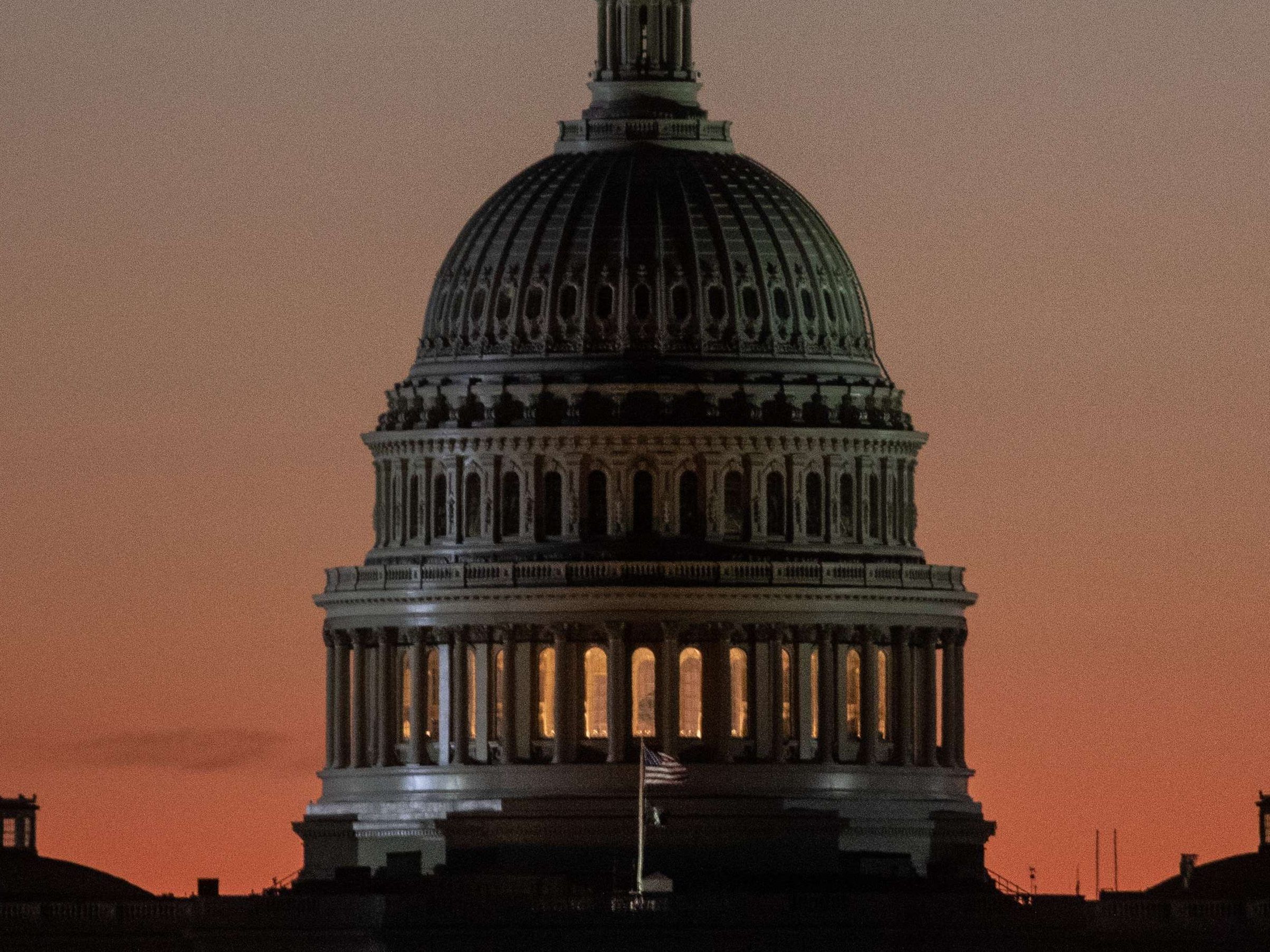 Demokraten: Trump wird Weißes Haus nicht kampflos aufgeben - unabhängig vom Ausgang. Demokraten: Trump wird Weißes Haus nicht kampflos aufgeben - unabhängig vom Ausgang.