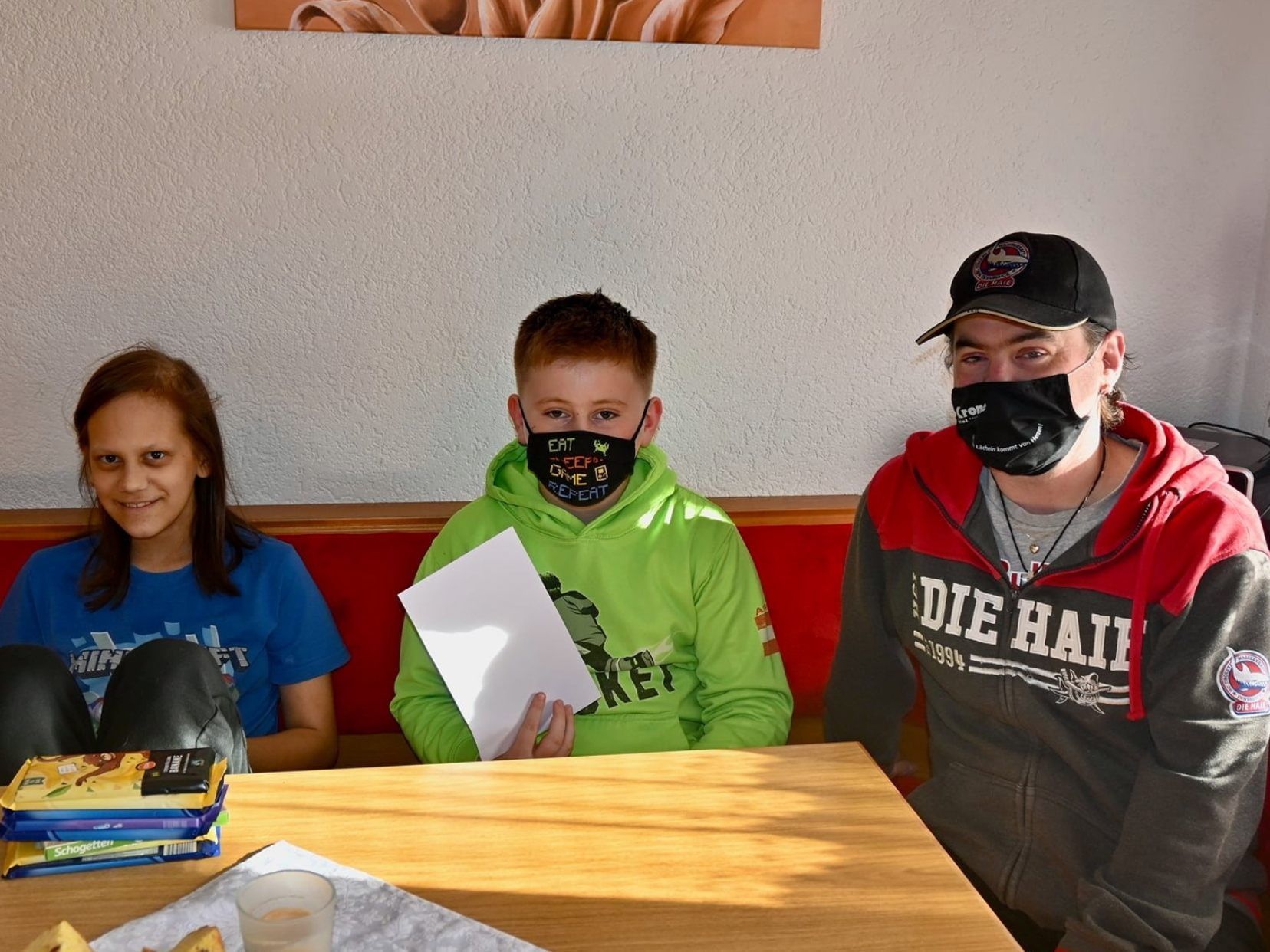Im Namen aller Teilnehmer der Alt-Ems Challenge konnten Michael und Daniel Mäser die Spenden an die betroffenen Kinder überbringen Im Namen aller Teilnehmer der Alt-Ems Challenge konnten Michael und Daniel Mäser die Spenden an die betroffenen Kinder überbringen