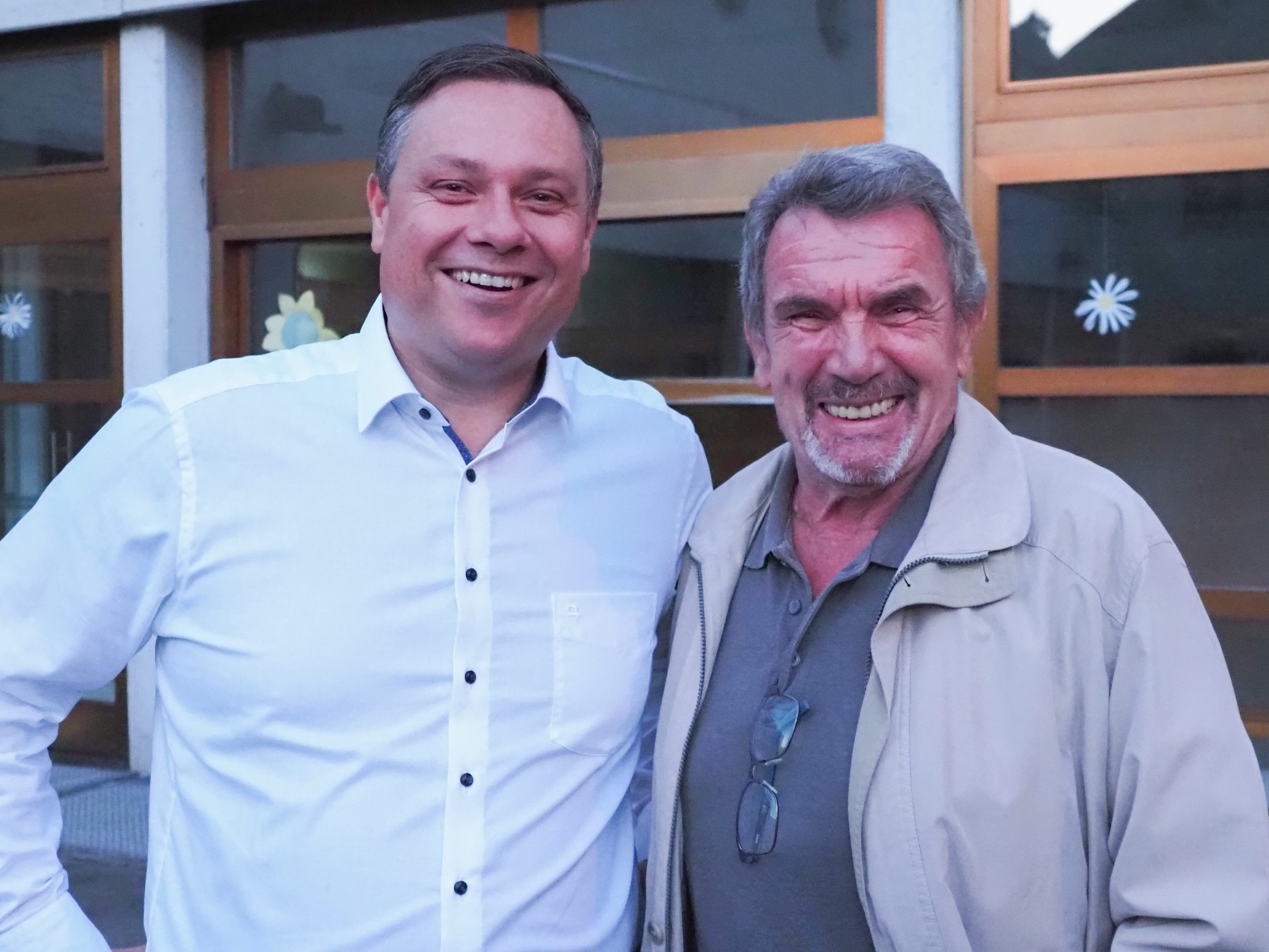Fellengatters neuer Ortsvorsteher Jürgen Blacha mit Vorgänger Luis Neyer. Fellengatters neuer Ortsvorsteher Jürgen Blacha mit Vorgänger Luis Neyer.