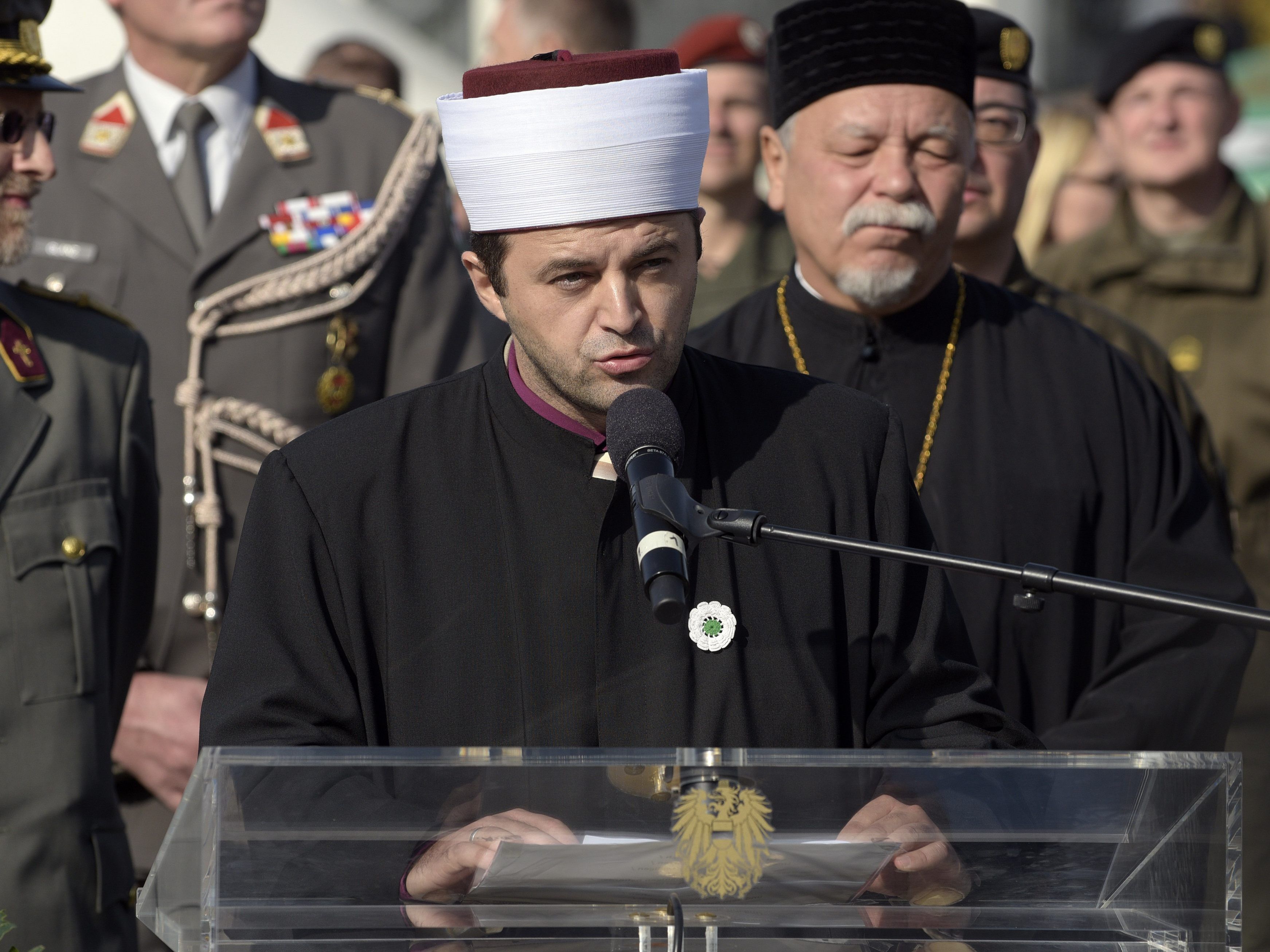Abdulmedzid Sijamhodzi war Imam beim Bundesheer. Abdulmedzid Sijamhodzi war Imam beim Bundesheer.