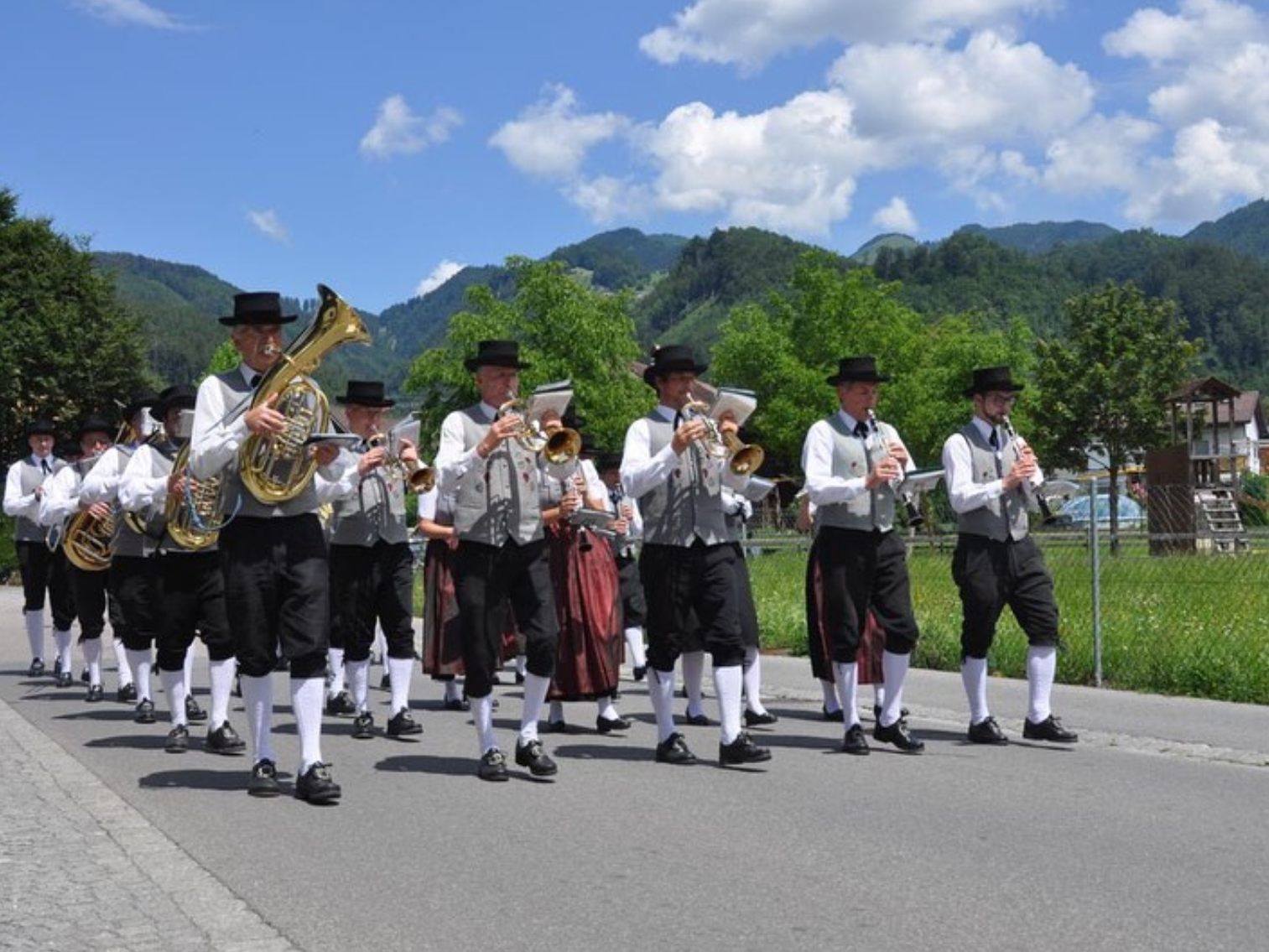 Auch in den kommenden Wochen wird ein gemeinsames Musizieren nicht möglich sein Auch in den kommenden Wochen wird ein gemeinsames Musizieren nicht möglich sein