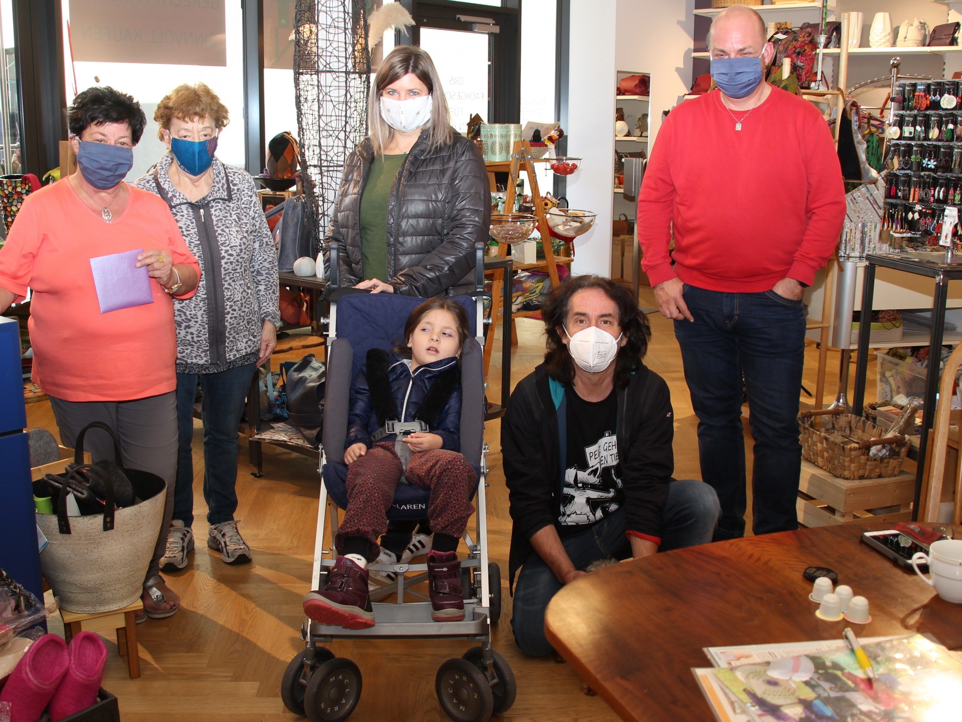 Waltraud Hauser, Ilse Meyer, Elina und Claudia Begle, Joe Fritsche und Daniel Hauser Waltraud Hauser, Ilse Meyer, Elina und Claudia Begle, Joe Fritsche und Daniel Hauser