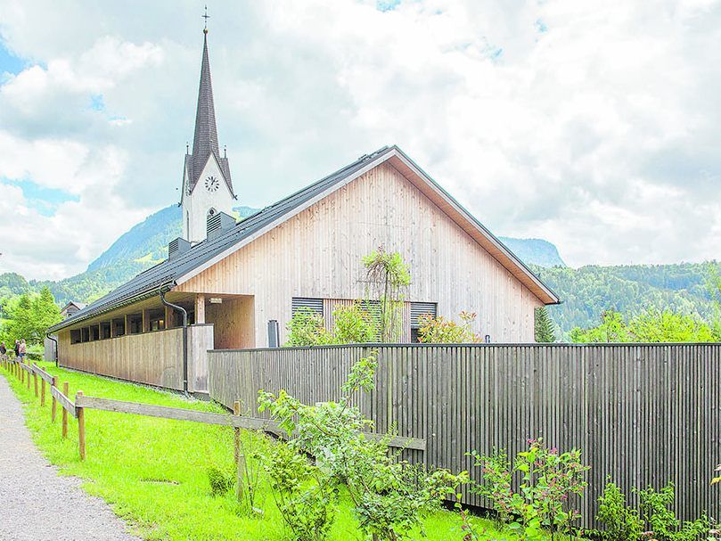 Das Gebäude ist in drei Baukörper gegliedert.