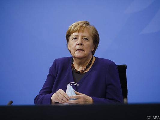 Merkel verkündet Verlängerung