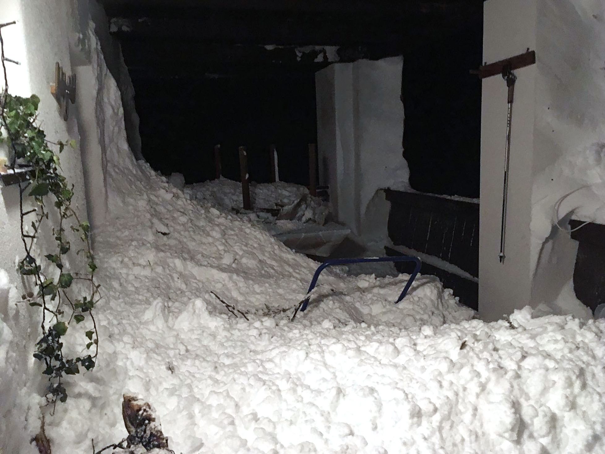 Anhaltend starke Schneefälle haben am frühen Samstagabend, 5. Dezember 2020, in Prägraten am Großvenediger in Osttirol zu einem Lawinenabgang geführt. Anhaltend starke Schneefälle haben am frühen Samstagabend, 5. Dezember 2020, in Prägraten am Großvenediger in Osttirol zu einem Lawinenabgang geführt.