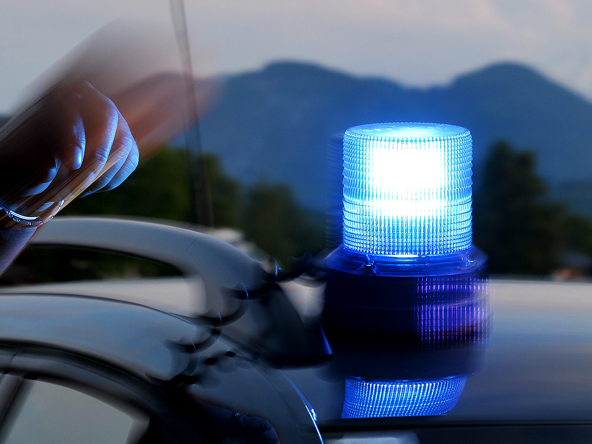 Eine Verkehrsstreife wollte den 25-Jährigen nur zu einer routinemäßigen Kontrolle anhalten. Eine Verkehrsstreife wollte den 25-Jährigen nur zu einer routinemäßigen Kontrolle anhalten.