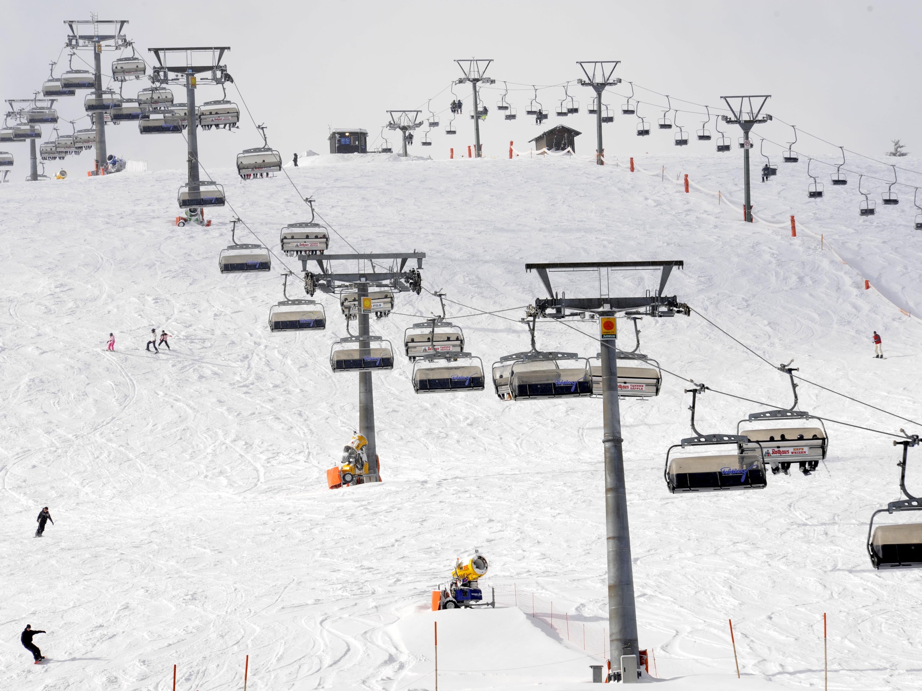 Am 24. Dezember dürfen die Skigebiete wieder öffnen. Am 24. Dezember dürfen die Skigebiete wieder öffnen.