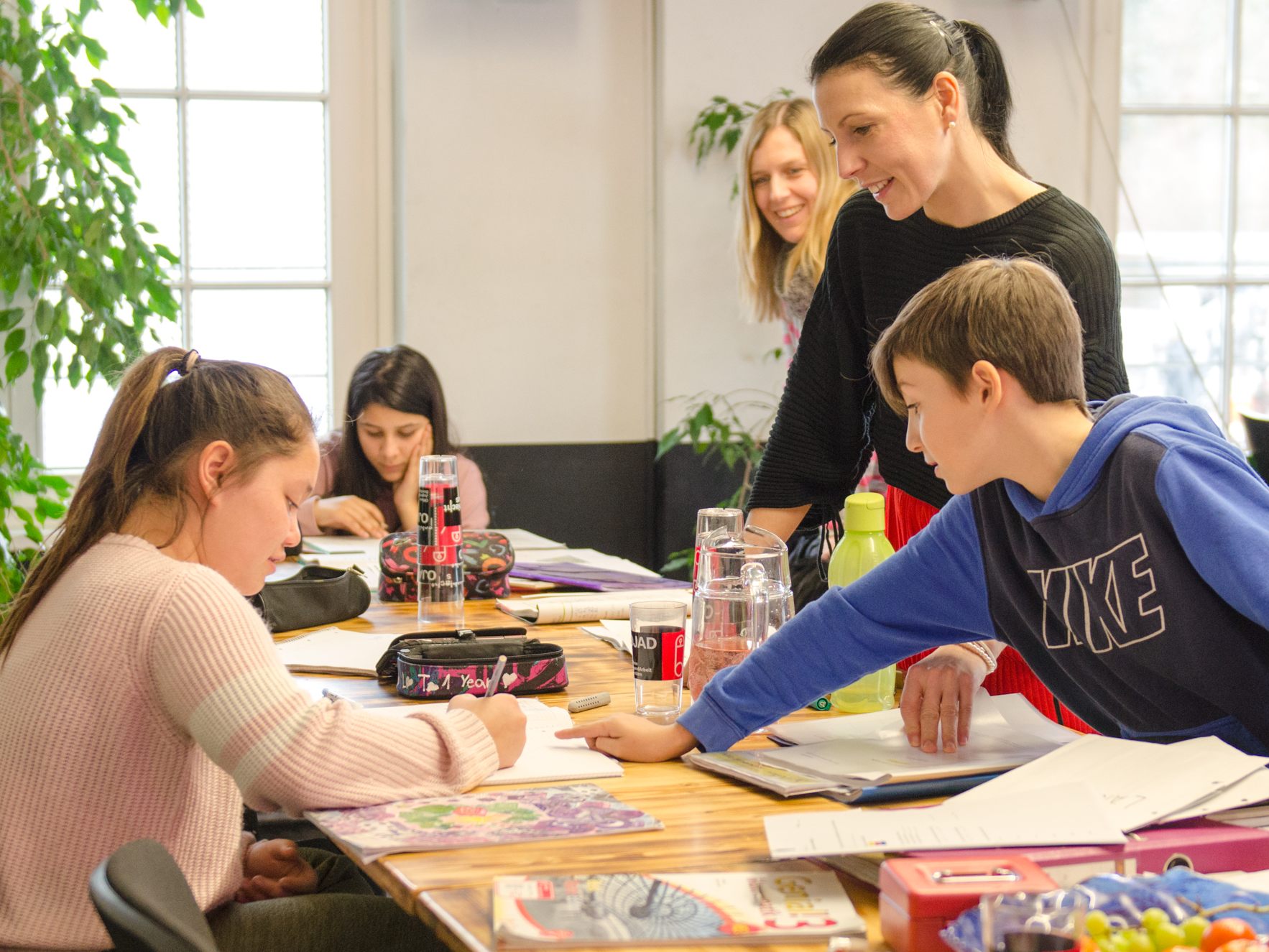 In der Denkbar der OJAD werden die Schüler beim Lernen und Hausaufgaben machen unterstützt. In der Denkbar der OJAD werden die Schüler beim Lernen und Hausaufgaben machen unterstützt.