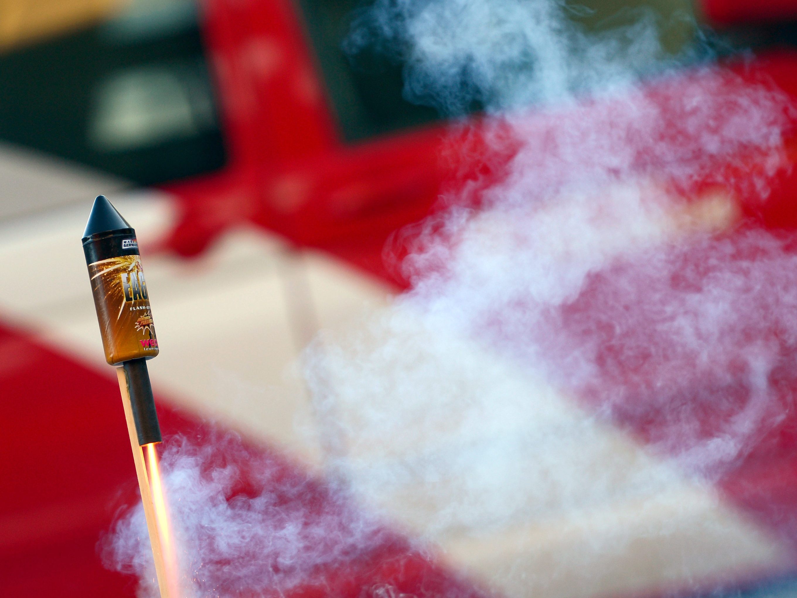Die Teenager stahlen allerlei Feuerwerkskörper