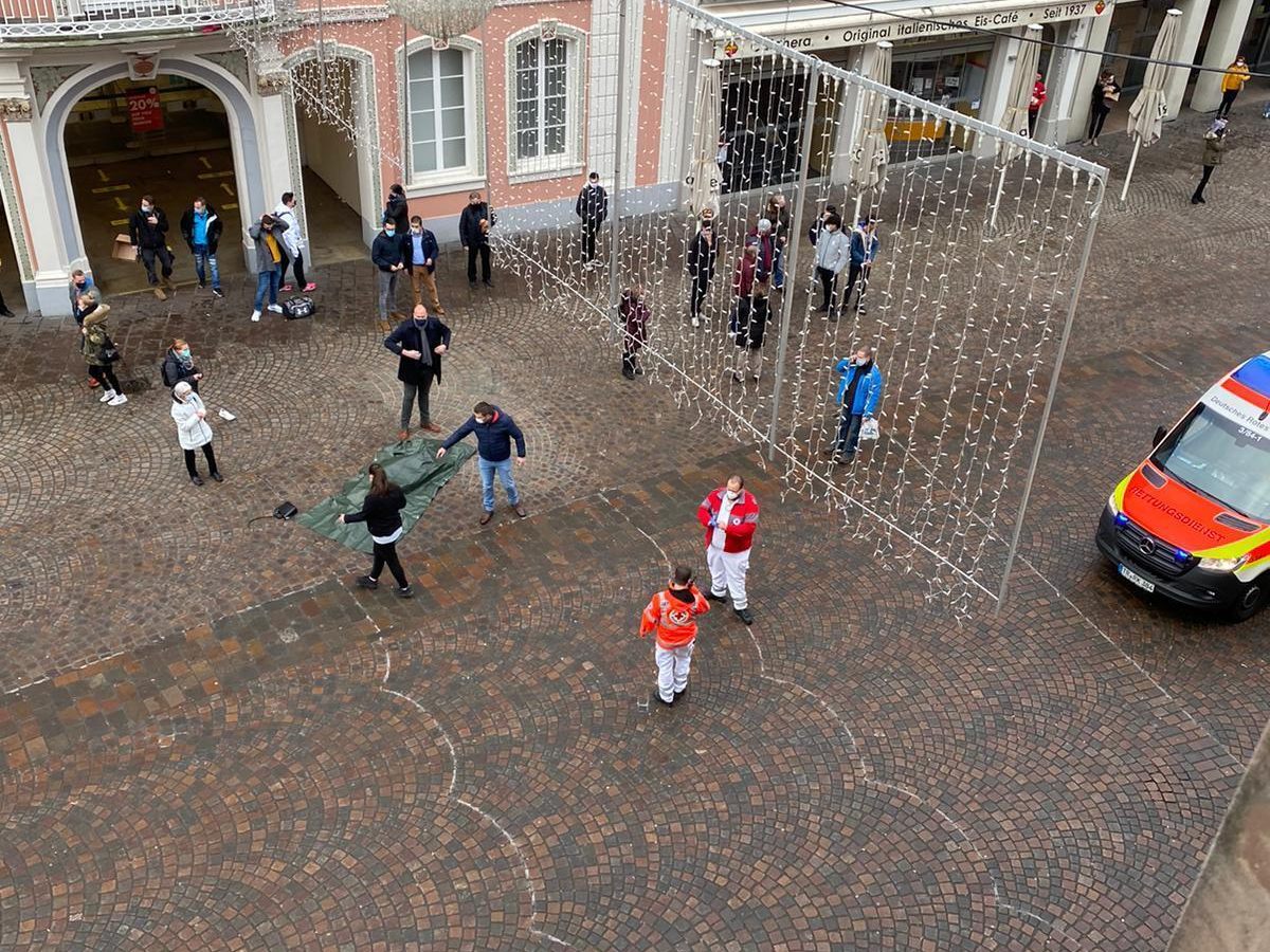 Menschen sollen Innenstadt meiden. Menschen sollen Innenstadt meiden.