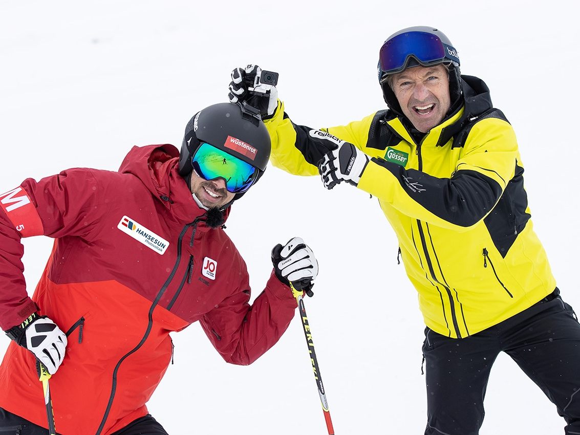 ORF-Kamerafahrer Joachim Puchner (links) übernahm die Aufgabe im Herbst von Hans Knauß, der 15 Jahre lang bei mehr als 600 Kamerafahrten spektakuläre Bilder von den Ski-Rennstrecken lieferte. ORF-Kamerafahrer Joachim Puchner (links) übernahm die Aufgabe im Herbst von Hans Knauß, der 15 Jahre lang bei mehr als 600 Kamerafahrten spektakuläre Bilder von den Ski-Rennstrecken lieferte.
