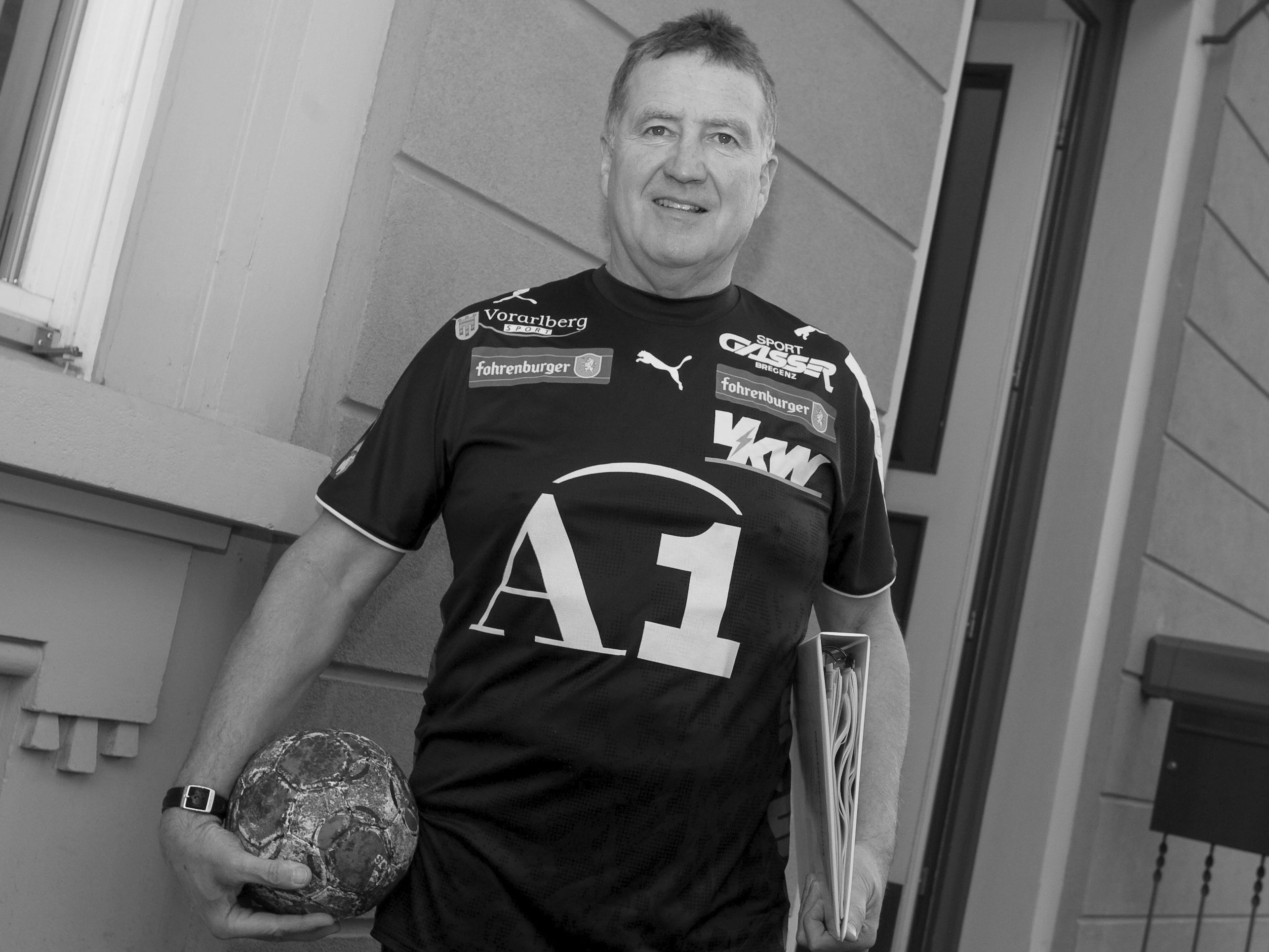 Bregenz Handball-Legende Helmut "Bömsl" Amann verstarb gestern im Alter von 71 Jahren. Bregenz Handball-Legende Helmut "Bömsl" Amann verstarb gestern im Alter von 71 Jahren.