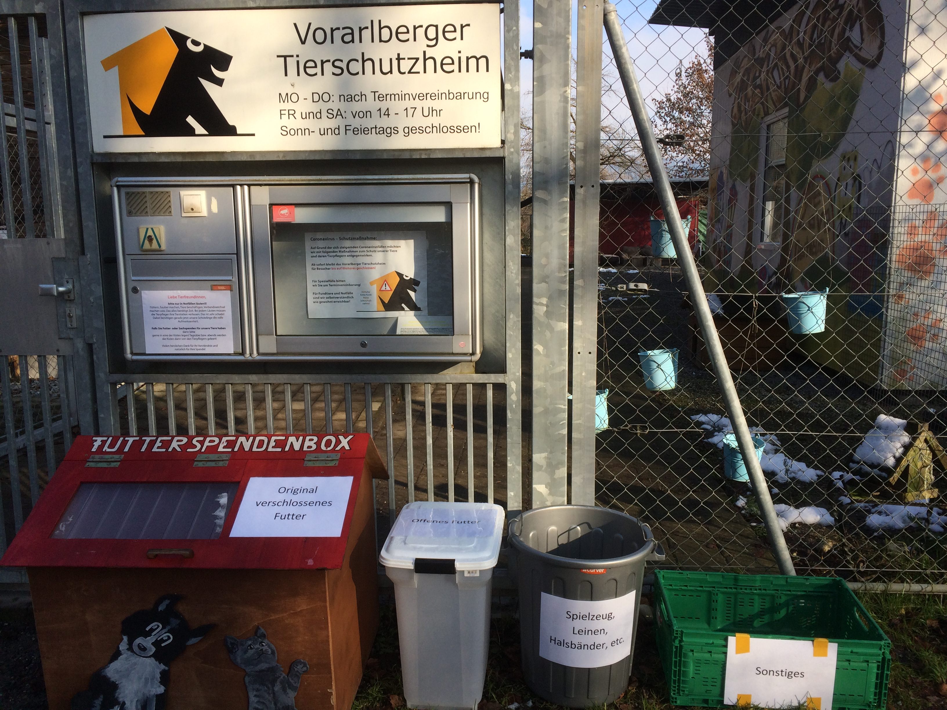 Die neuen Spendenboxen vor dem Tierheim werden von der Bevölkerung gut angenommen. Die neuen Spendenboxen vor dem Tierheim werden von der Bevölkerung gut angenommen.