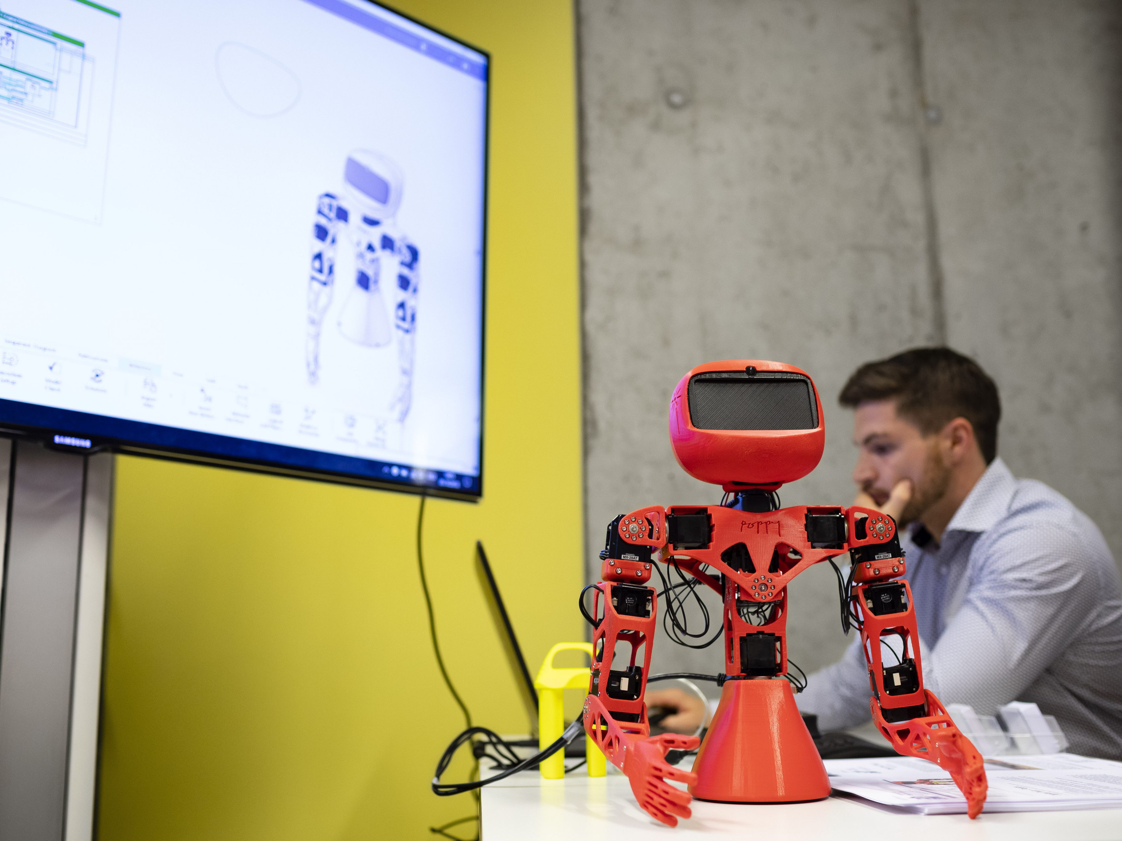 Die IBH-Labs sind für den Vorsitzenden Gernot Brauchle ein Beispiel dafür, dass Lösungen für den digitalen Wandel nur in der Zusammenarbeit von Wissenschaft mit Wirtschaft und Gesellschaft geschaffen werden können. Die IBH-Labs werden ab 2022 Lösungen für den digitalen Wandel in der Vierländerregion Bodensee erarbeiten. Die IBH-Labs sind für den Vorsitzenden Gernot Brauchle ein Beispiel dafür, dass Lösungen für den digitalen Wandel nur in der Zusammenarbeit von Wissenschaft mit Wirtschaft und Gesellschaft geschaffen werden können. Die IBH-Labs werden ab 2022 Lösungen für den digitalen Wandel in der Vierländerregion Bodensee erarbeiten.