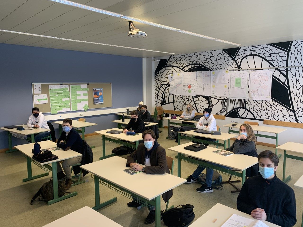 Die 5 a WL der HTL Dornbirn schätzt die spannende Projekte die ihr Ausbildungszweig Logistik bietet. Die 5 a WL der HTL Dornbirn schätzt die spannende Projekte die ihr Ausbildungszweig Logistik bietet.
