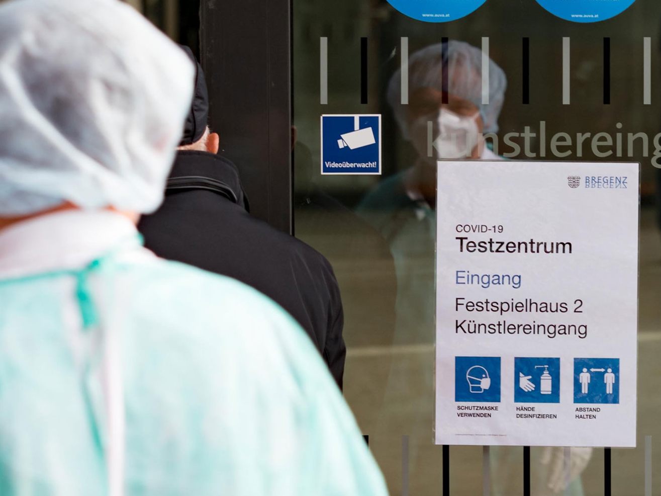 Seit Tagen steht die Zahl der aktiv positiven Fälle bei rund 2.000. Seit Tagen steht die Zahl der aktiv positiven Fälle bei rund 2.000.