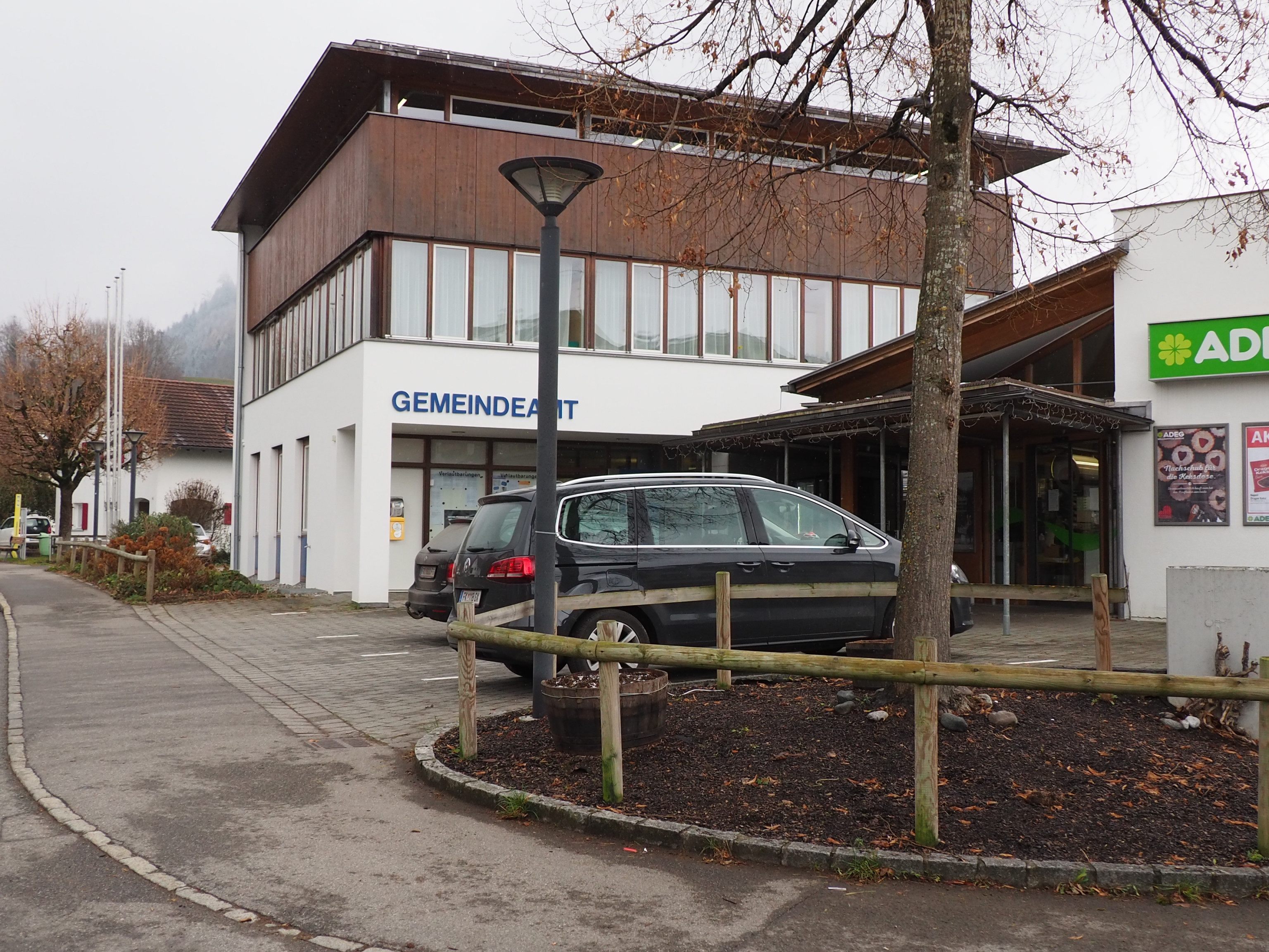 Im Bereich des Gemeindezentrums wird eine Kurzparkzone eingeführt Im Bereich des Gemeindezentrums wird eine Kurzparkzone eingeführt