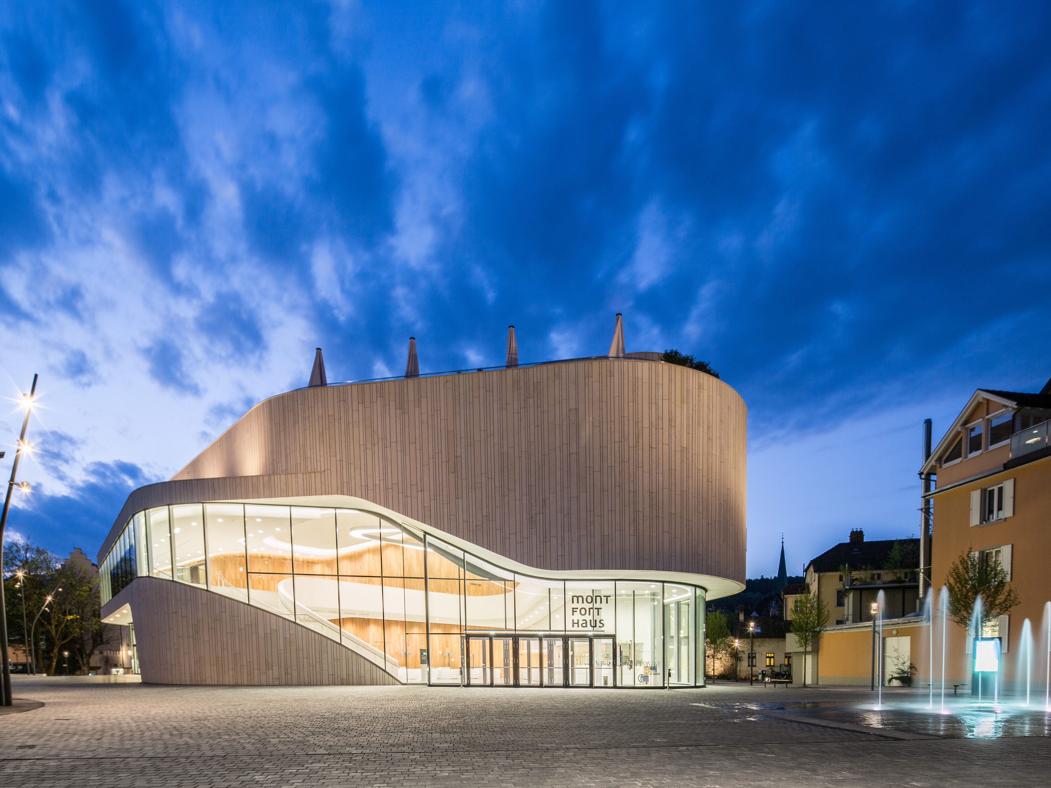 Die Stadtvertretungssitzung findet im Montforthaus statt. Auch eine begrenzte Personenanzahl kann der Sitzung beiwohnen – wegen der Covid-19-Bestimmungen jedoch nur mit vorheriger Anmeldung im Sekretariat des Bürgermeisters. Die Stadtvertretungssitzung findet im Montforthaus statt. Auch eine begrenzte Personenanzahl kann der Sitzung beiwohnen – wegen der Covid-19-Bestimmungen jedoch nur mit vorheriger Anmeldung im Sekretariat des Bürgermeisters.